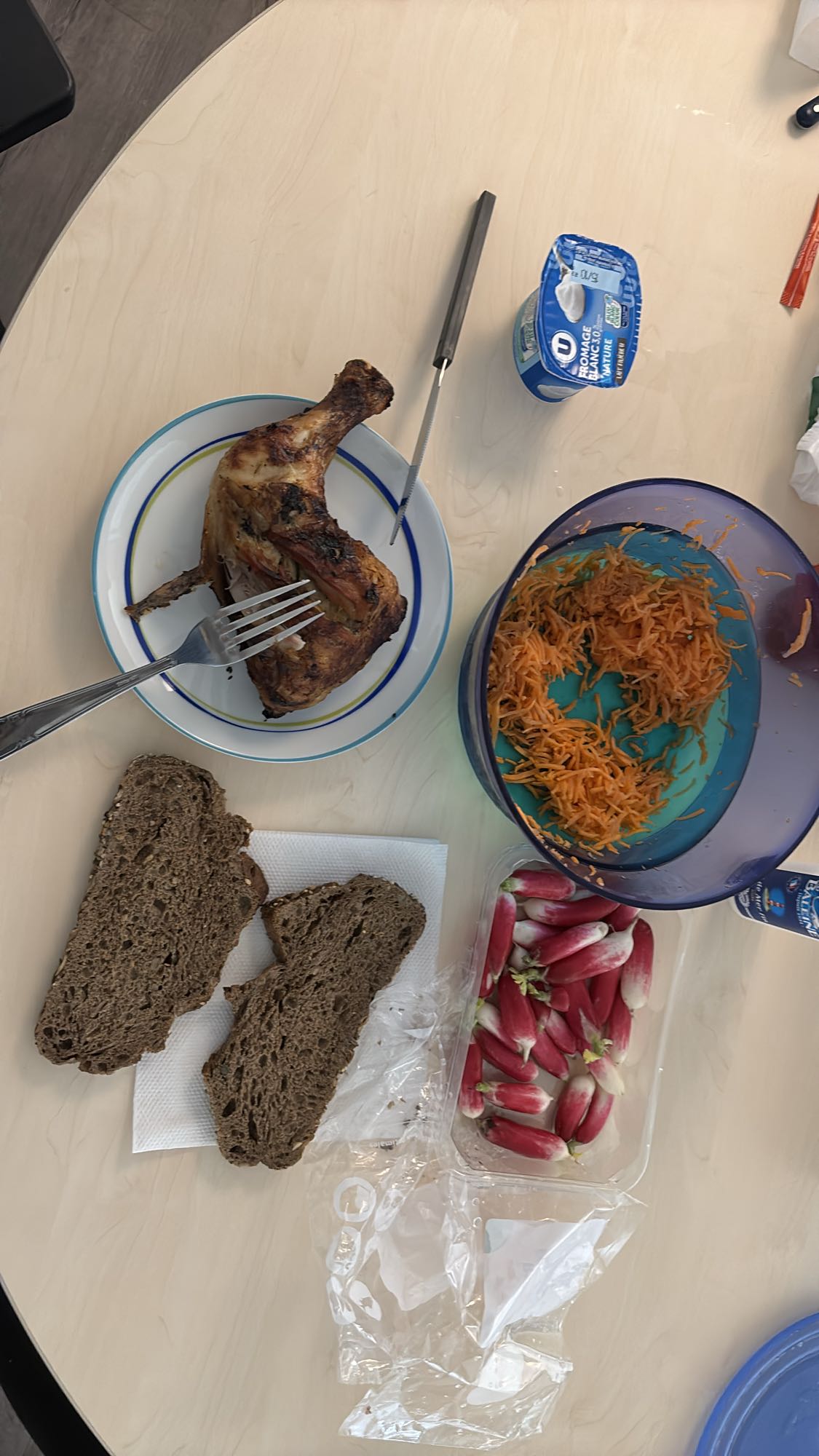 Déjeuner poulet et crudités