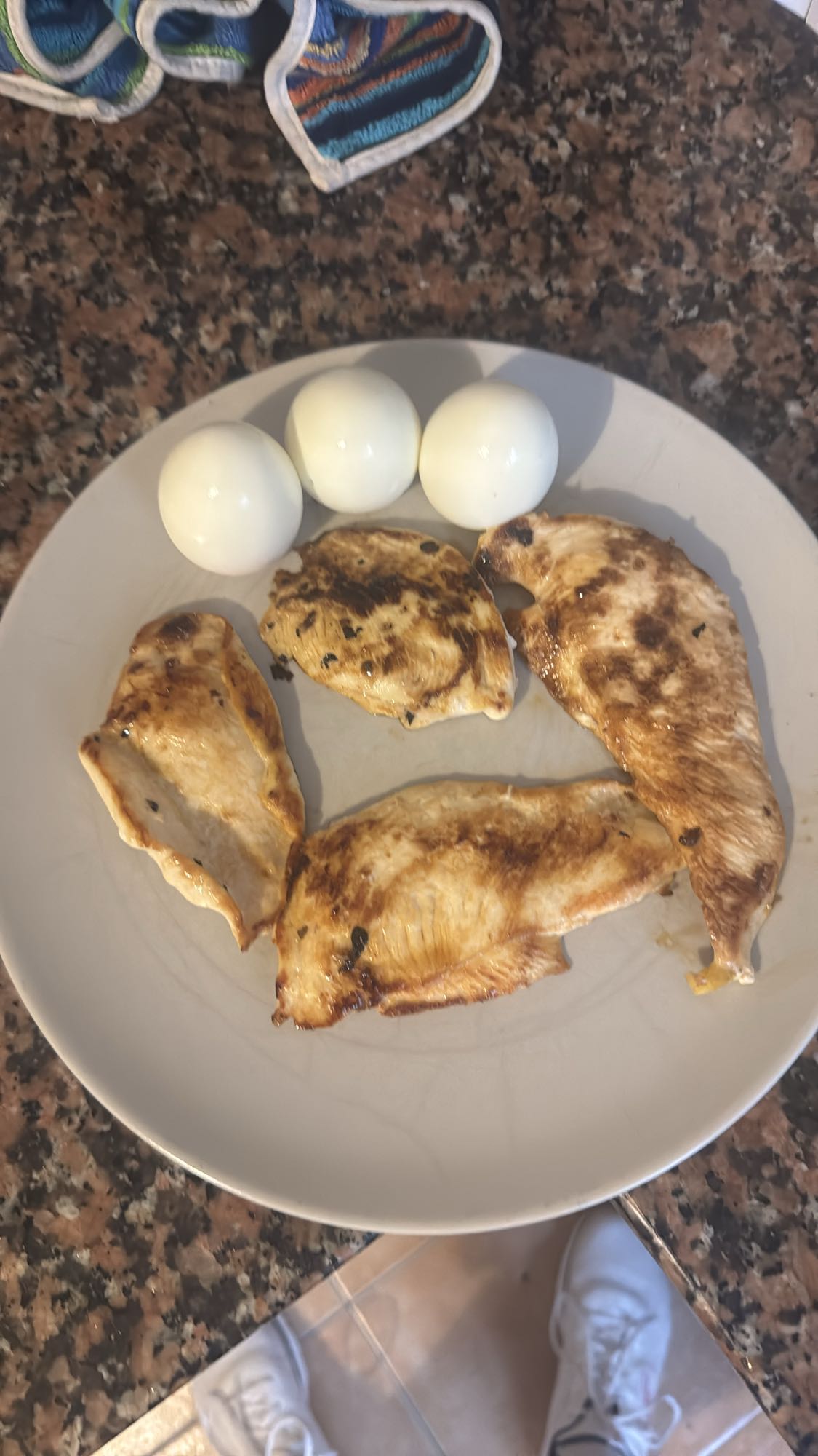 Pollo a la plancha y huevos