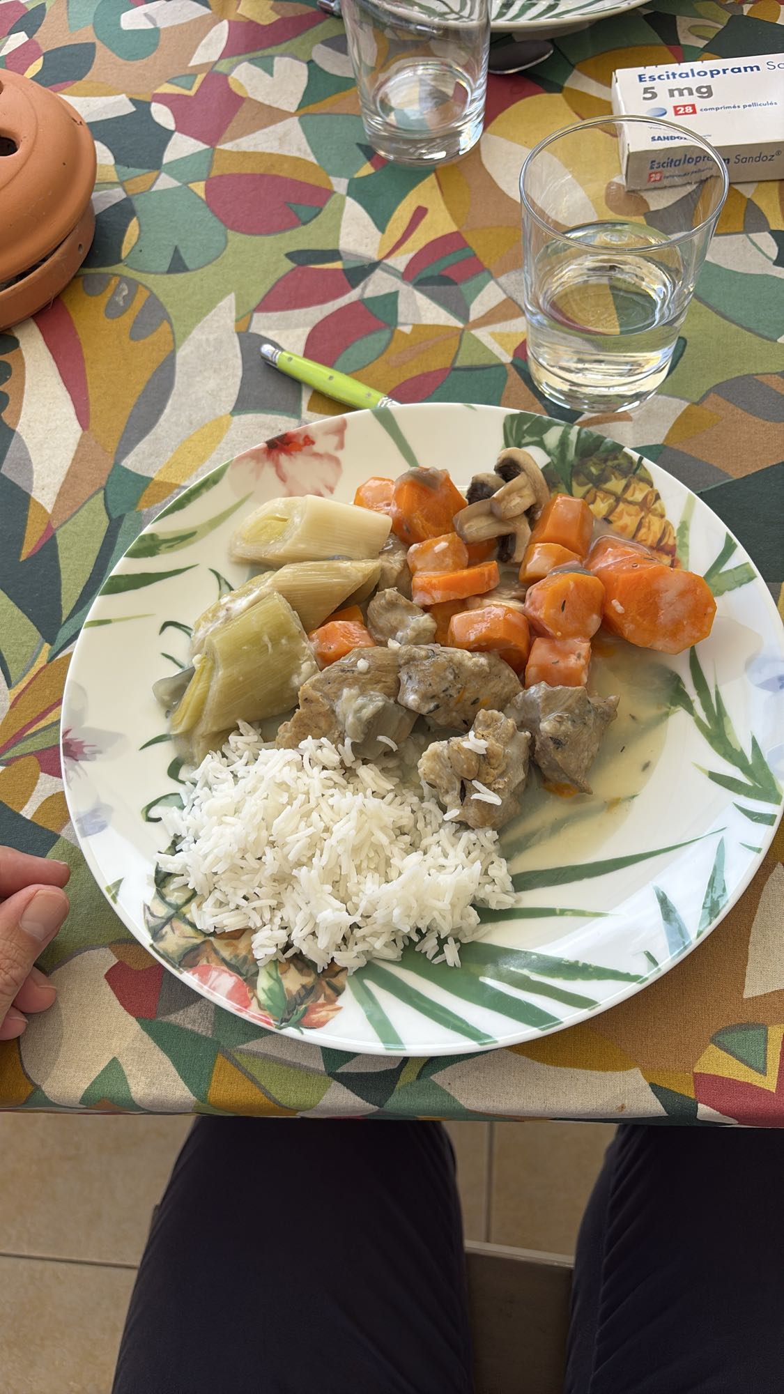 Riz, légumes et viande sauce