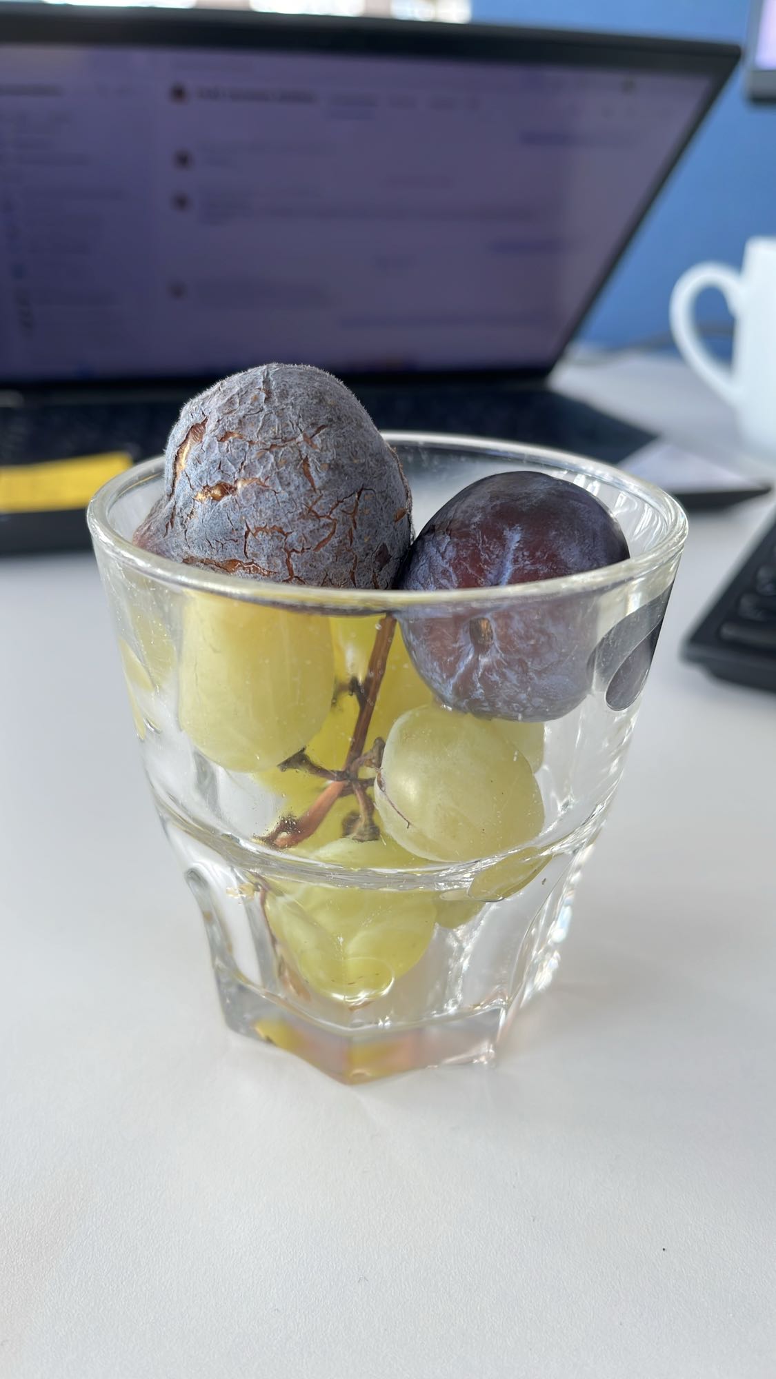 verre de fruits frais