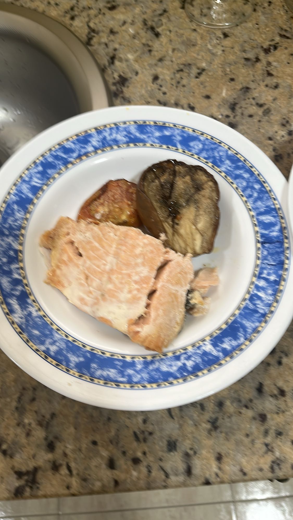 Salmón con verduras asadas