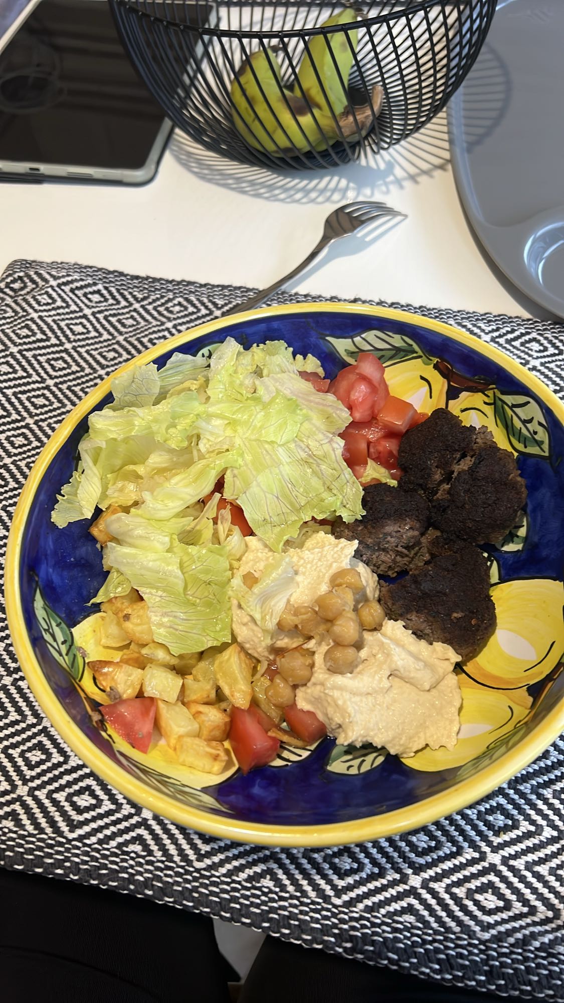 Falafel bowl with hummus