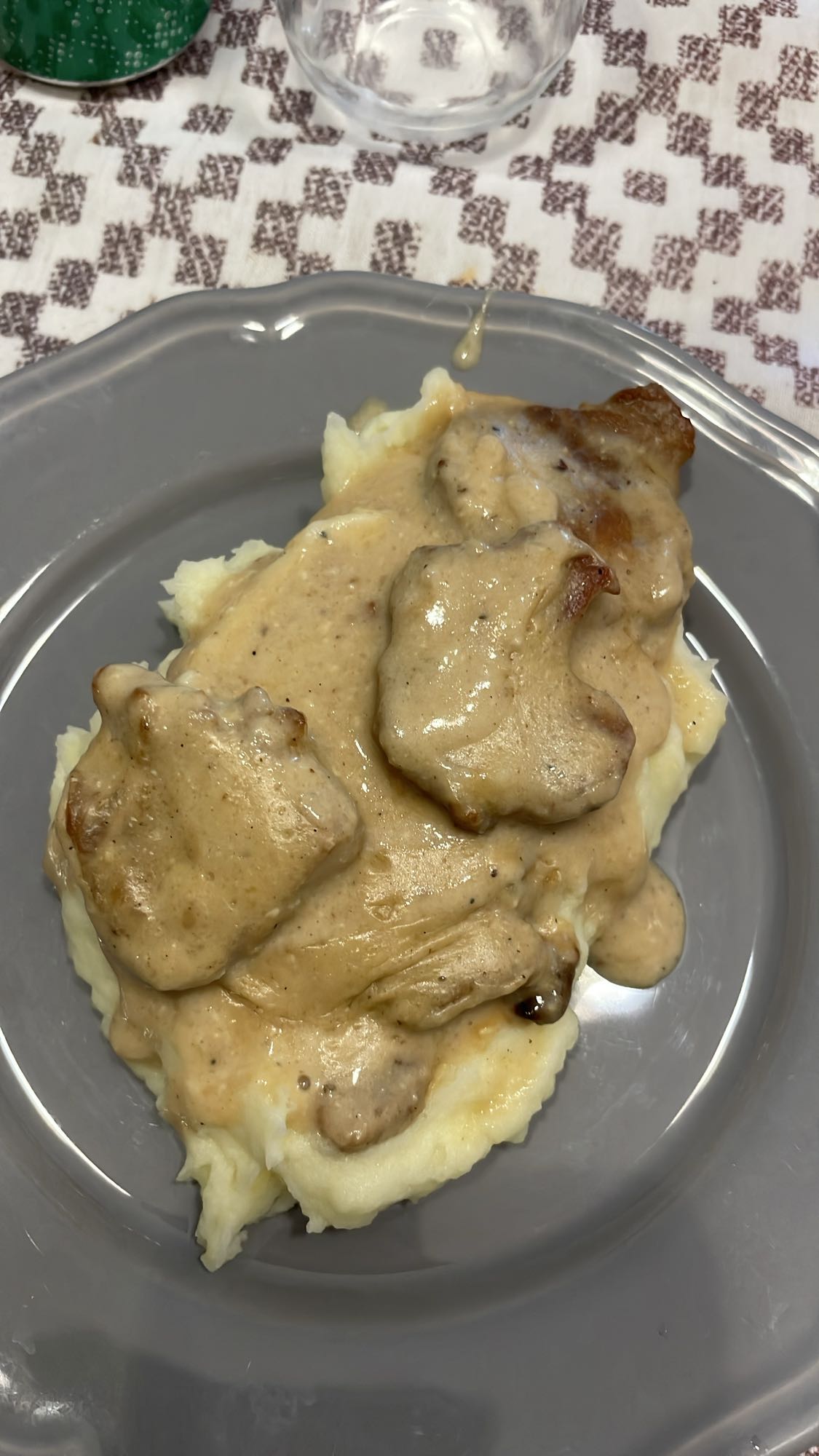 Piure cu carne și sos