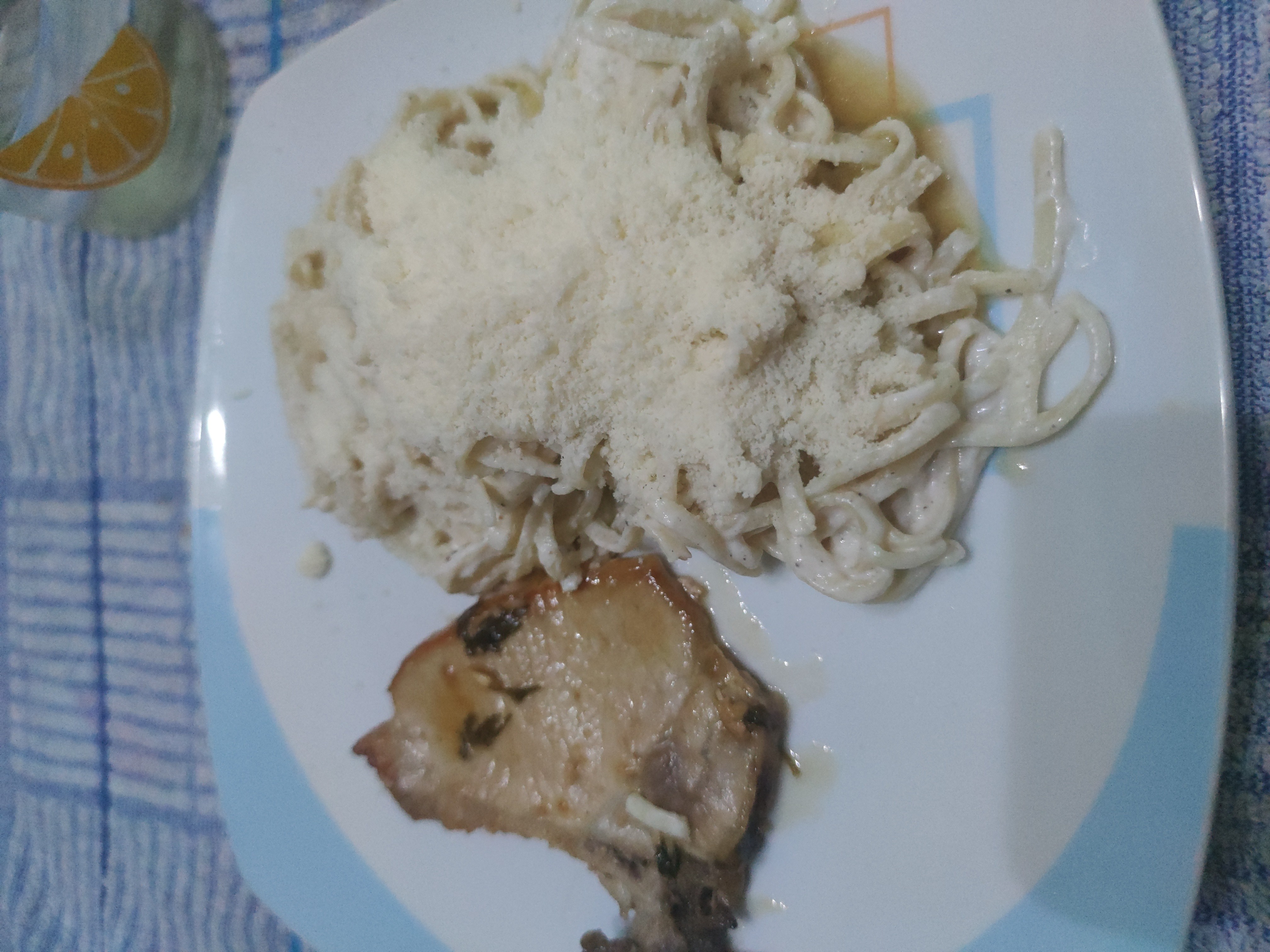 Pasta con queso y cerdo