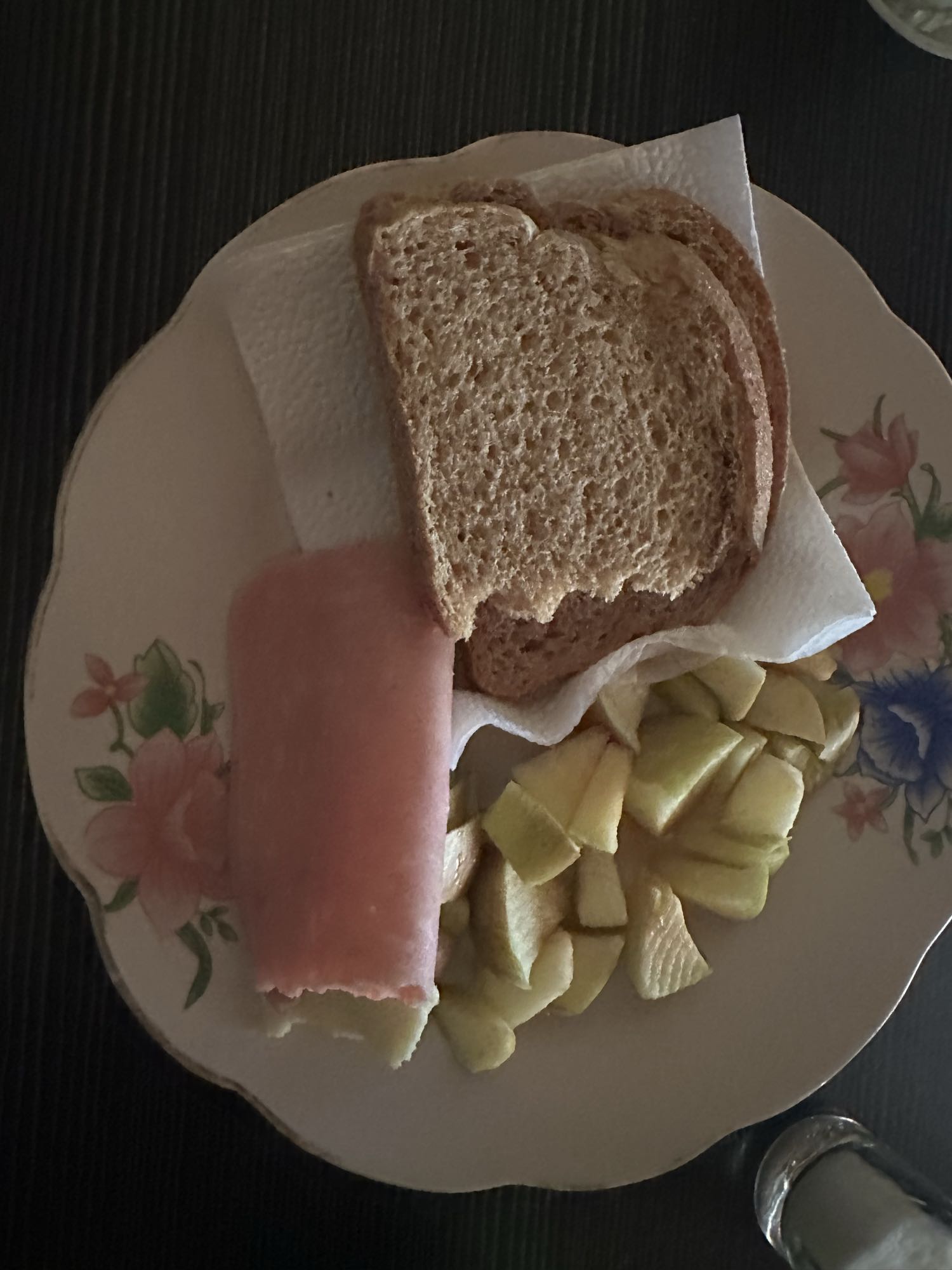 Sándwich, jamón y manzana