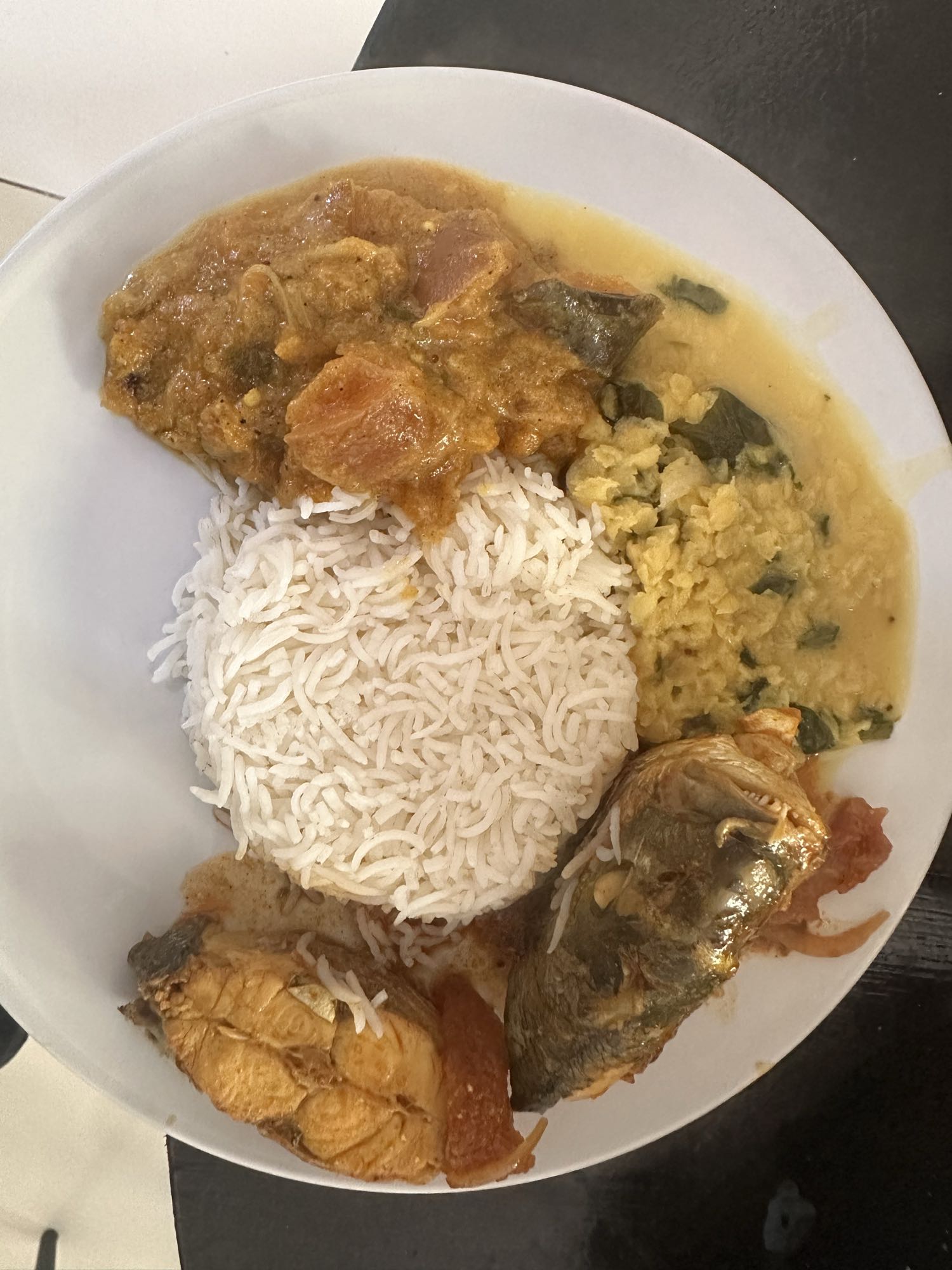 Riz, poisson et sauce