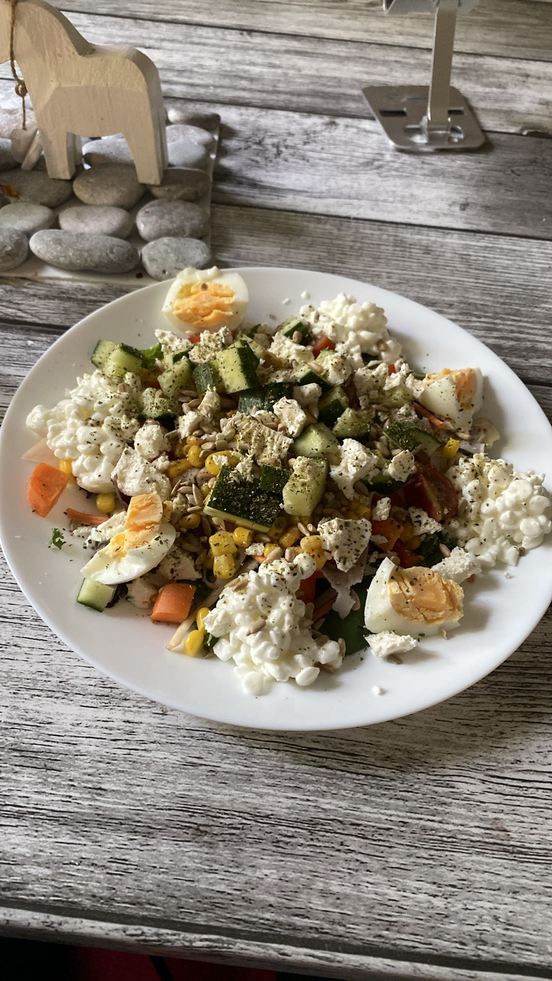 Kesosallad med ägg och grönsaker