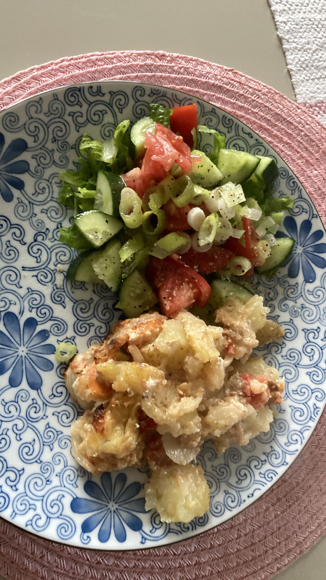 Potatisgratäng med sallad