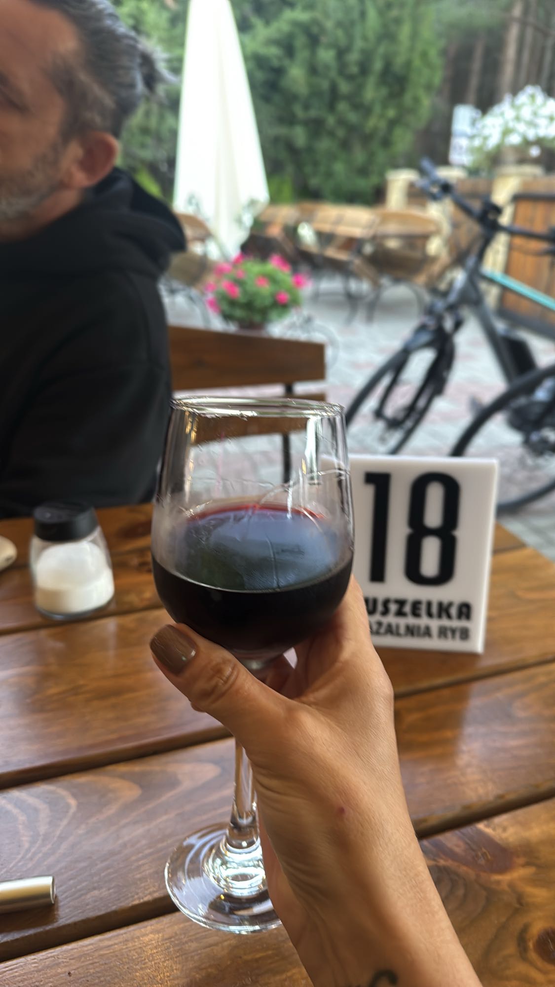 Kieliszek czerwonego wina