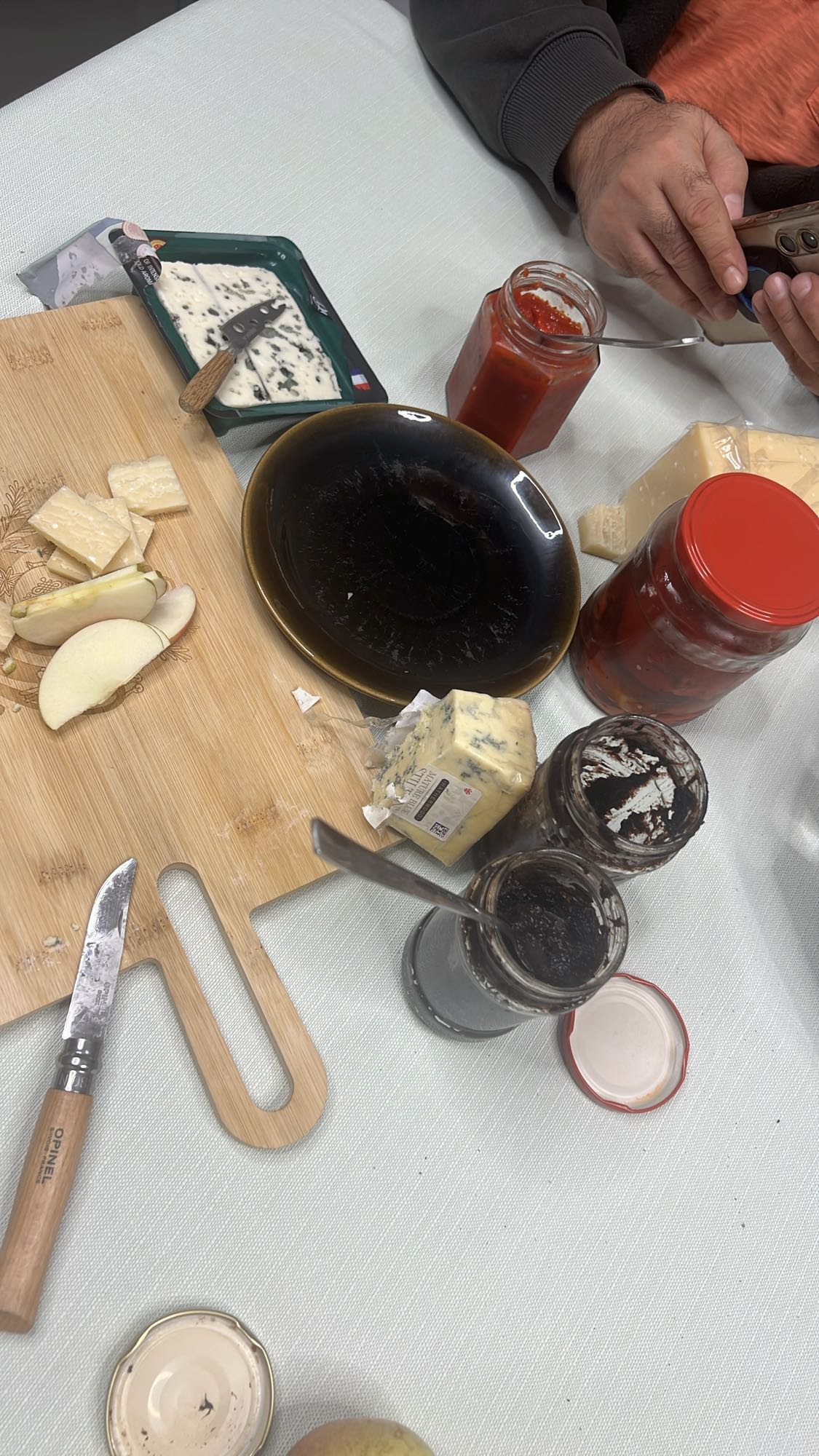 Platou brânzeturi și fructe