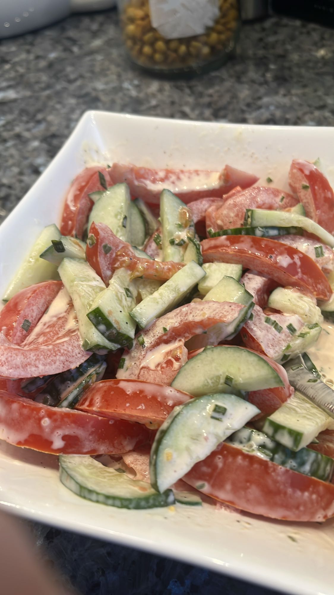 Komkommer-tomatensalade