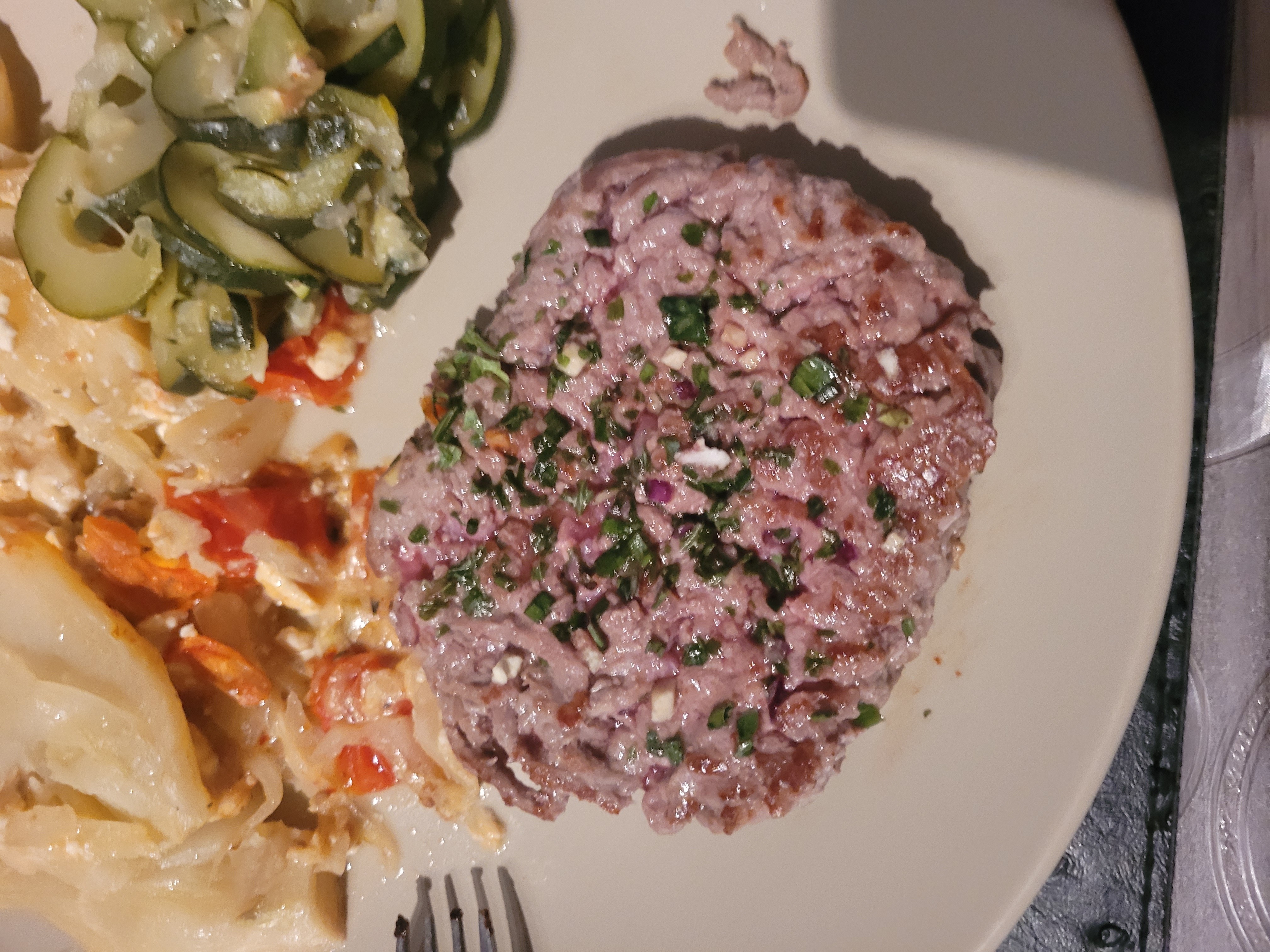 Steak haché et légumes