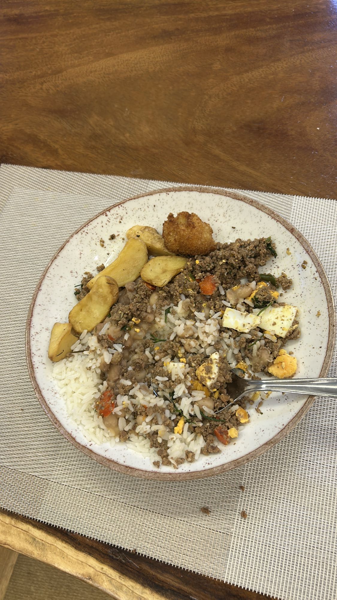 Arroz, carne moída e batata