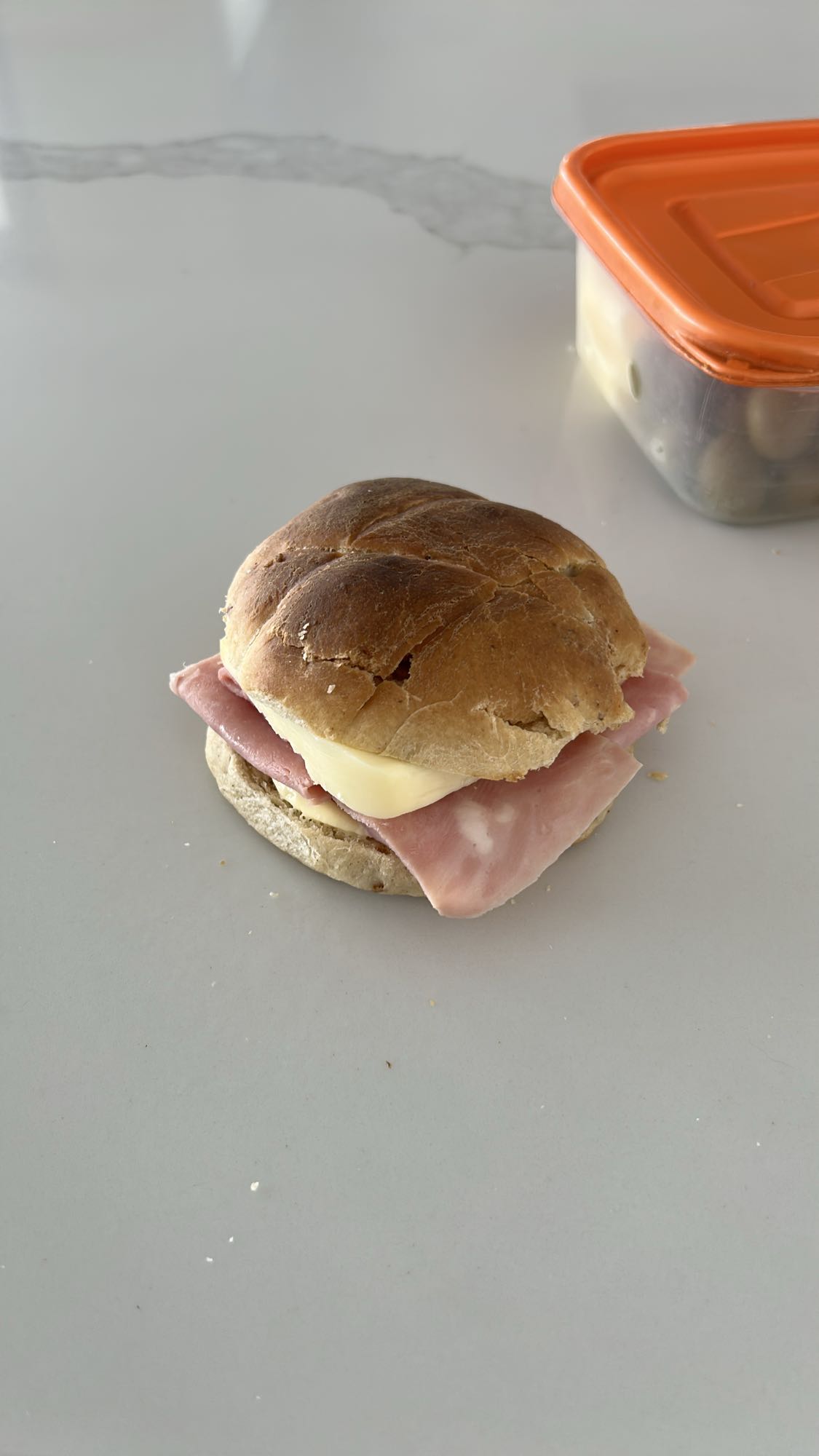 Sándwich de jamón y queso