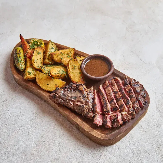 Steak with potato wedges