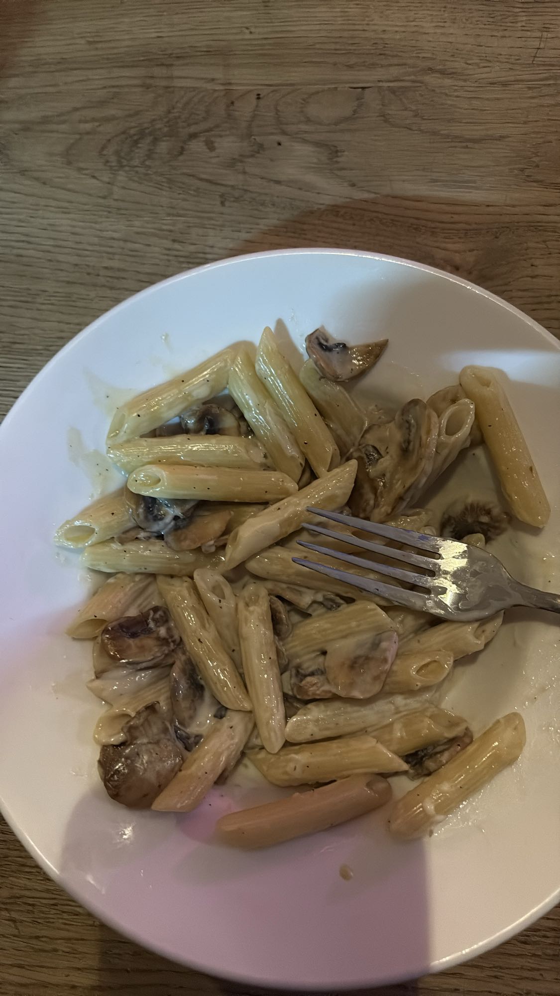 Kremalı mantarlı makarna