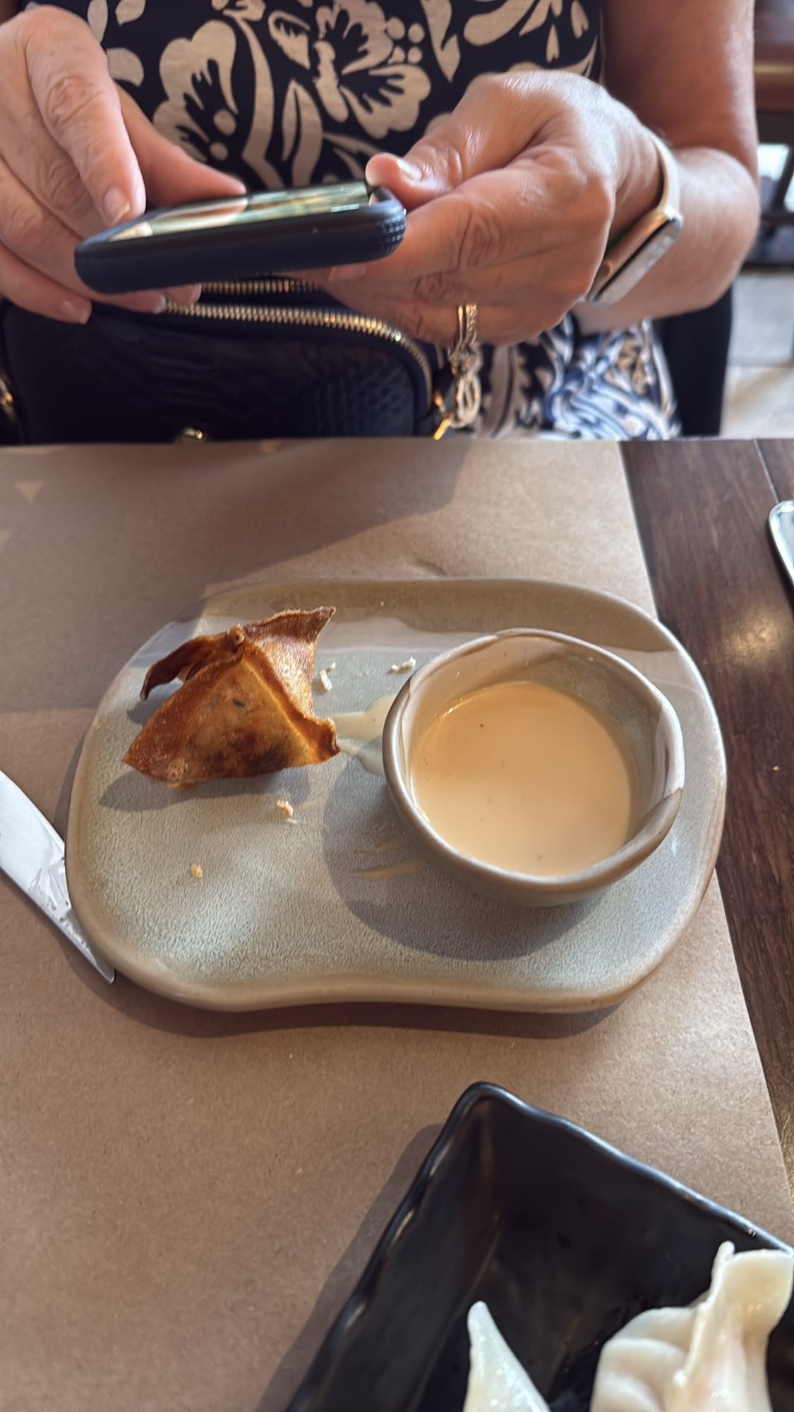 Ravioli frit et sauce