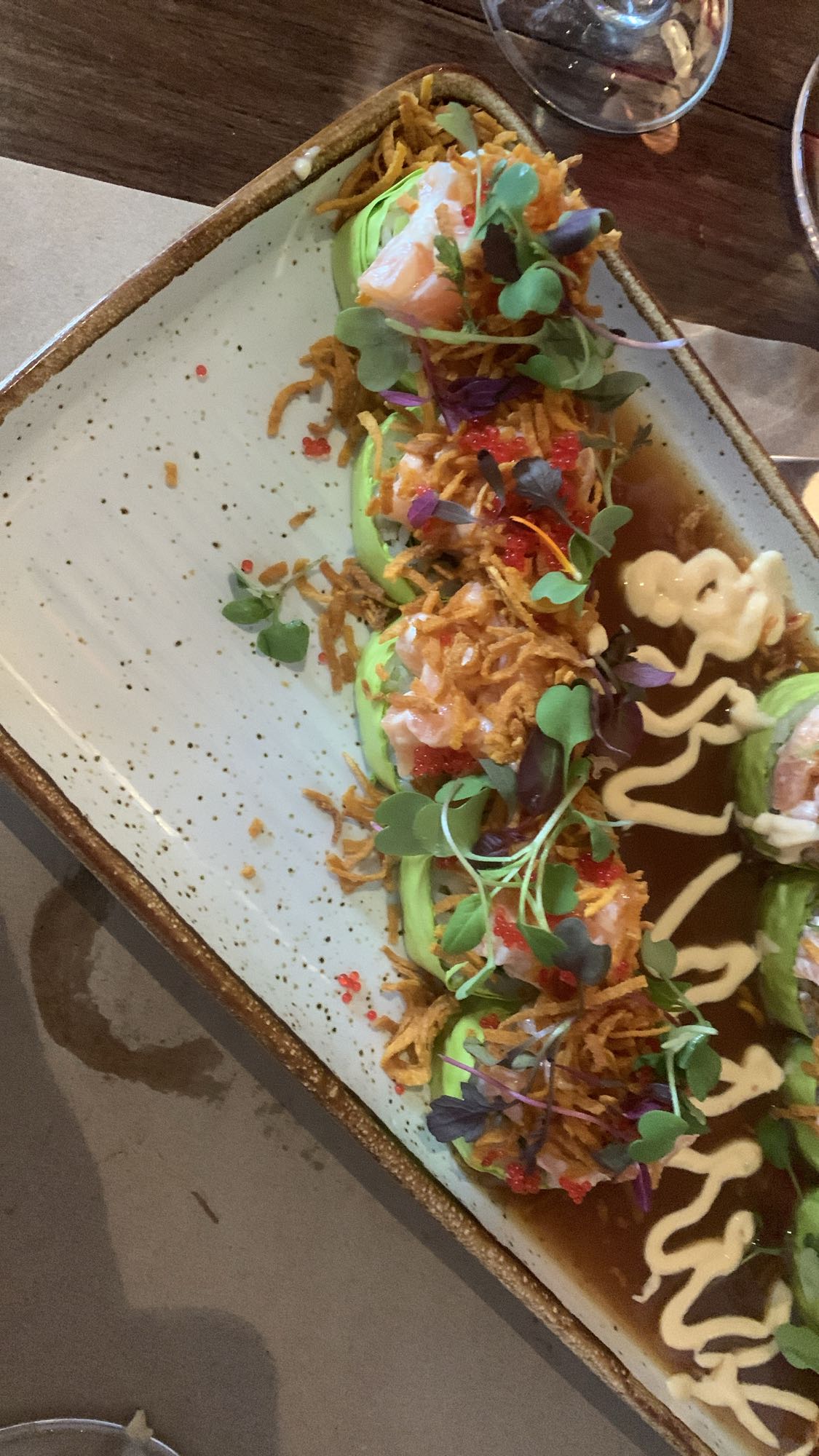 Rouleaux sushi avocat saumon