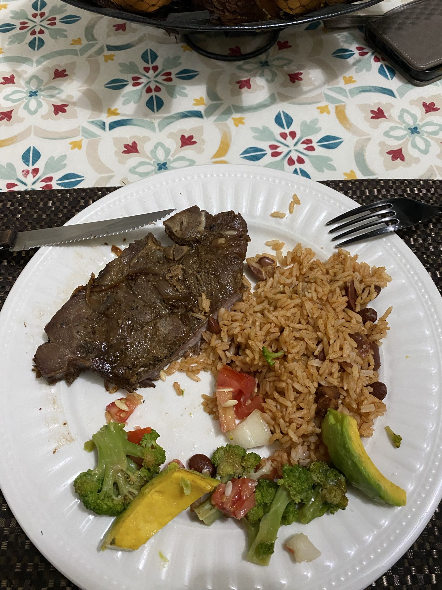 Carne con arroz y ensalada