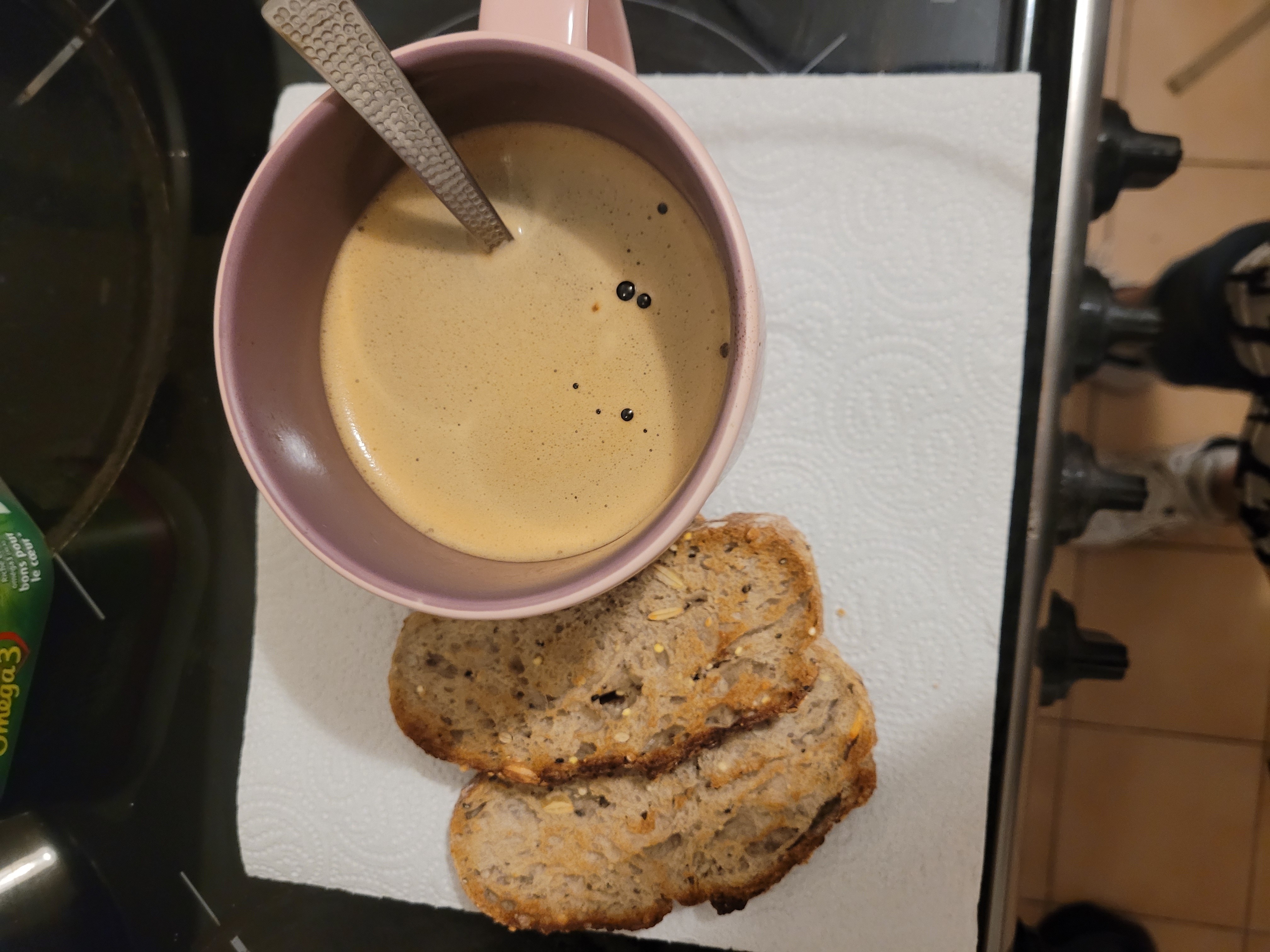 Café et pain aux céréales