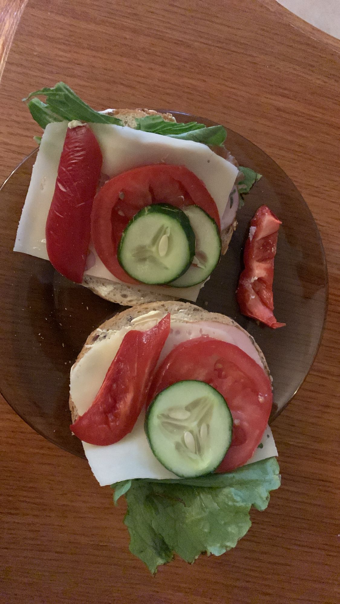 Kanapki z serem i warzywami