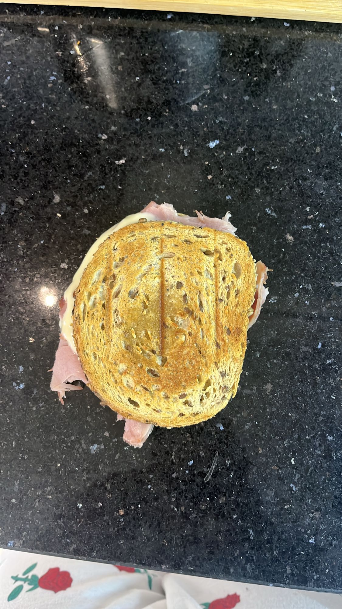 Sandviș cu șuncă și cașcaval