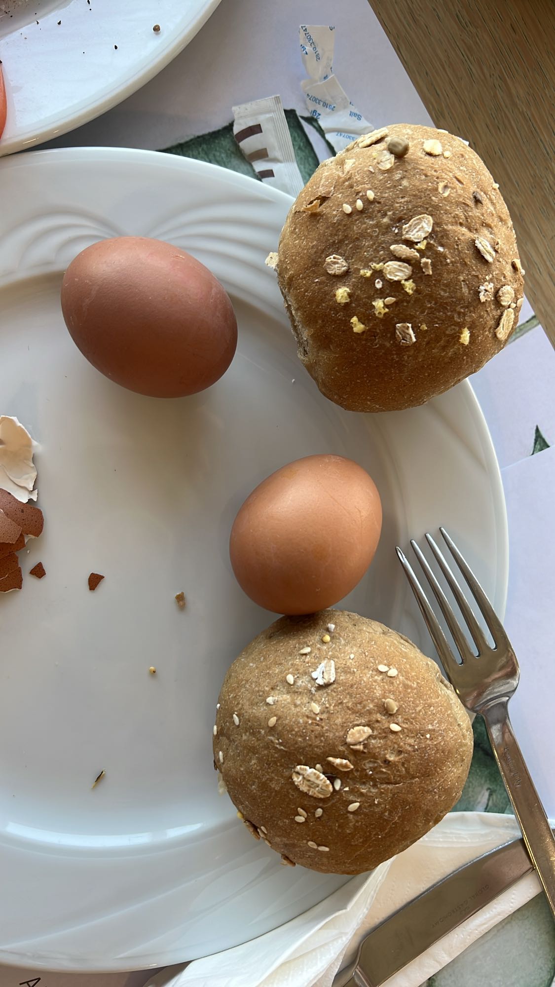 Jajka i bułki pełnoziarniste