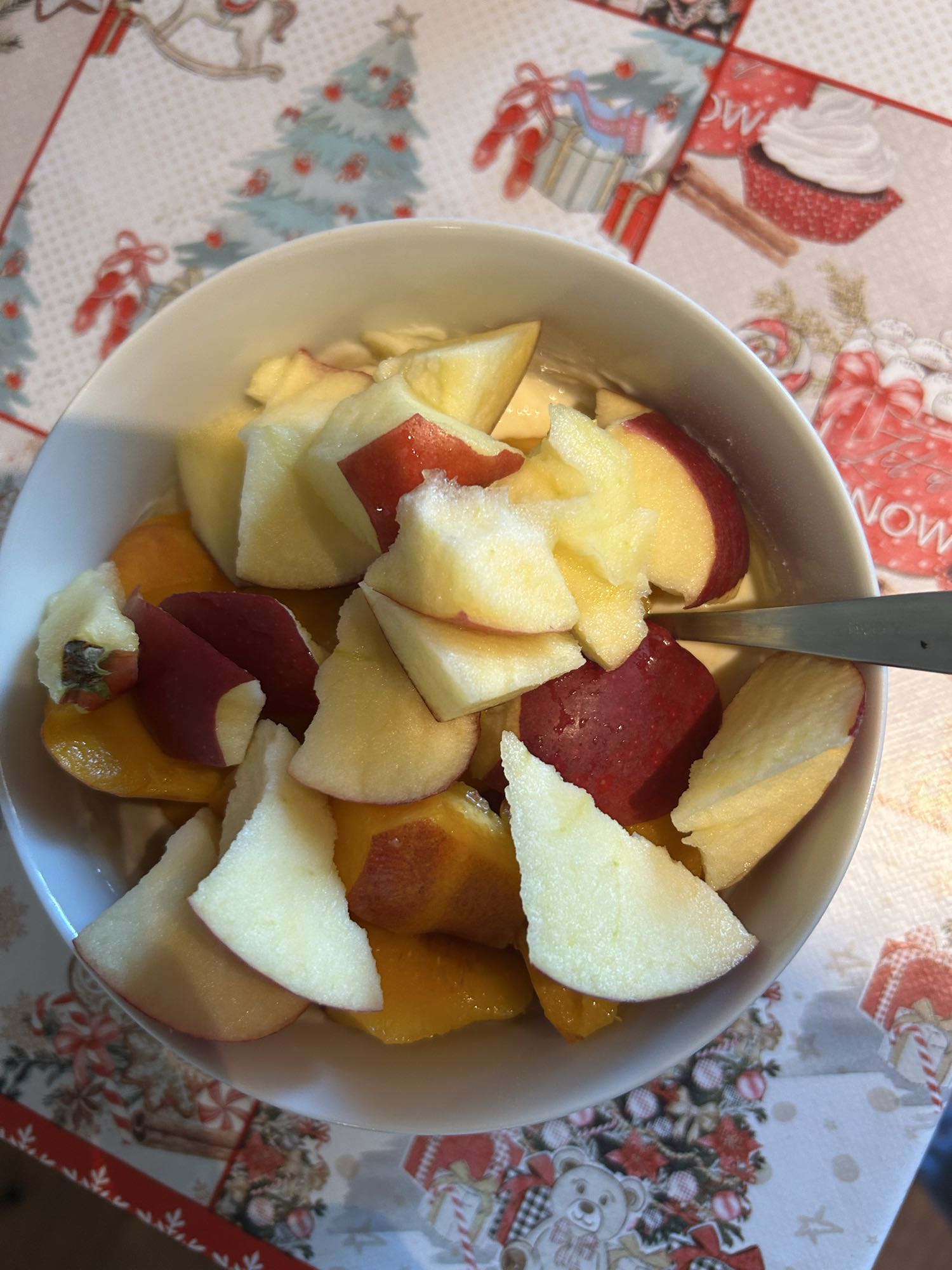 Salată de fructe proteică