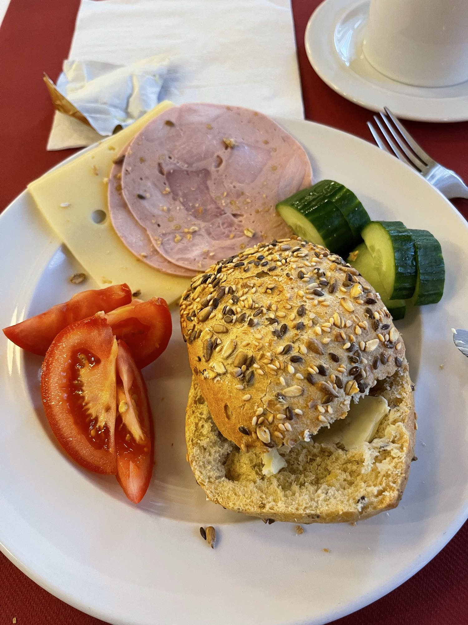 Ontbijt met broodje en beleg