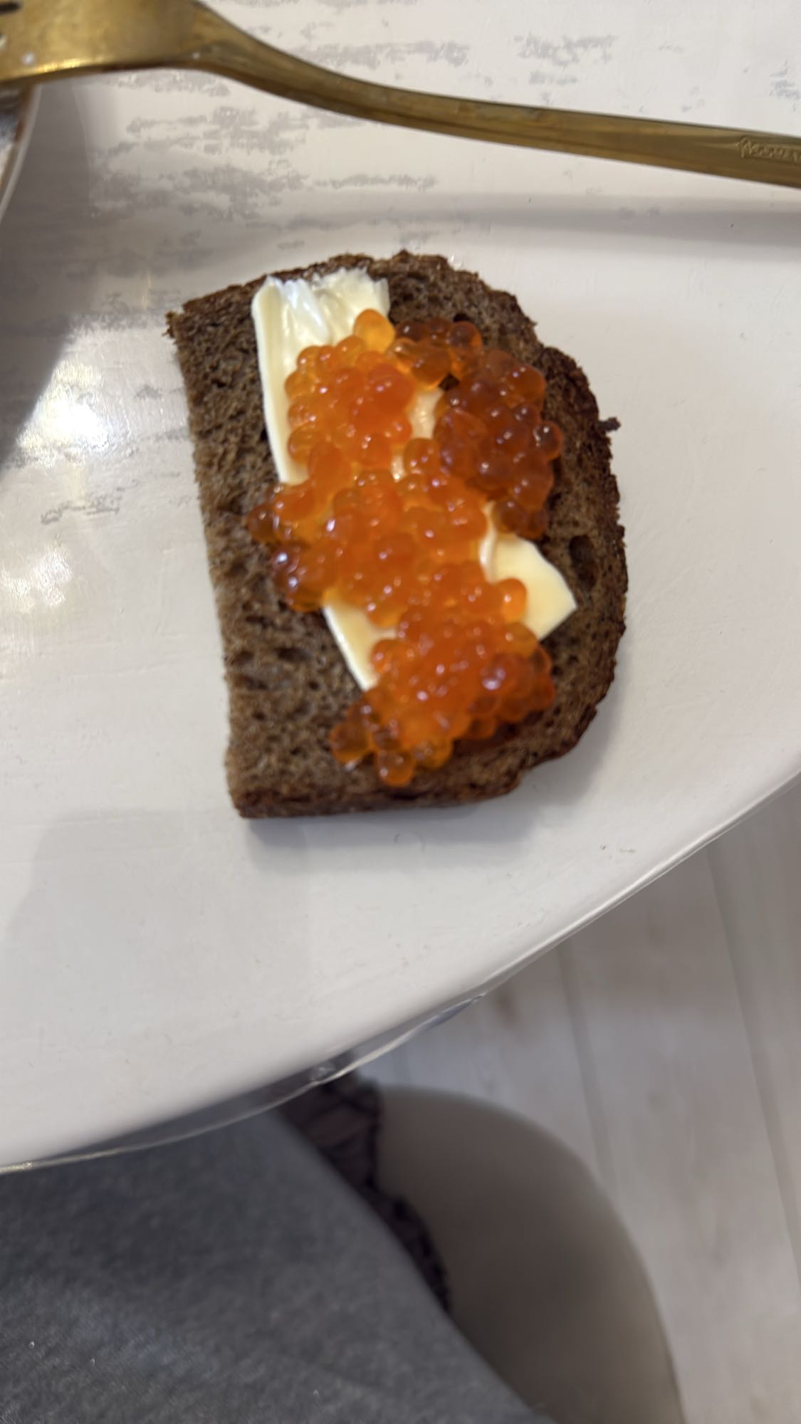 Бутерброд с икрой