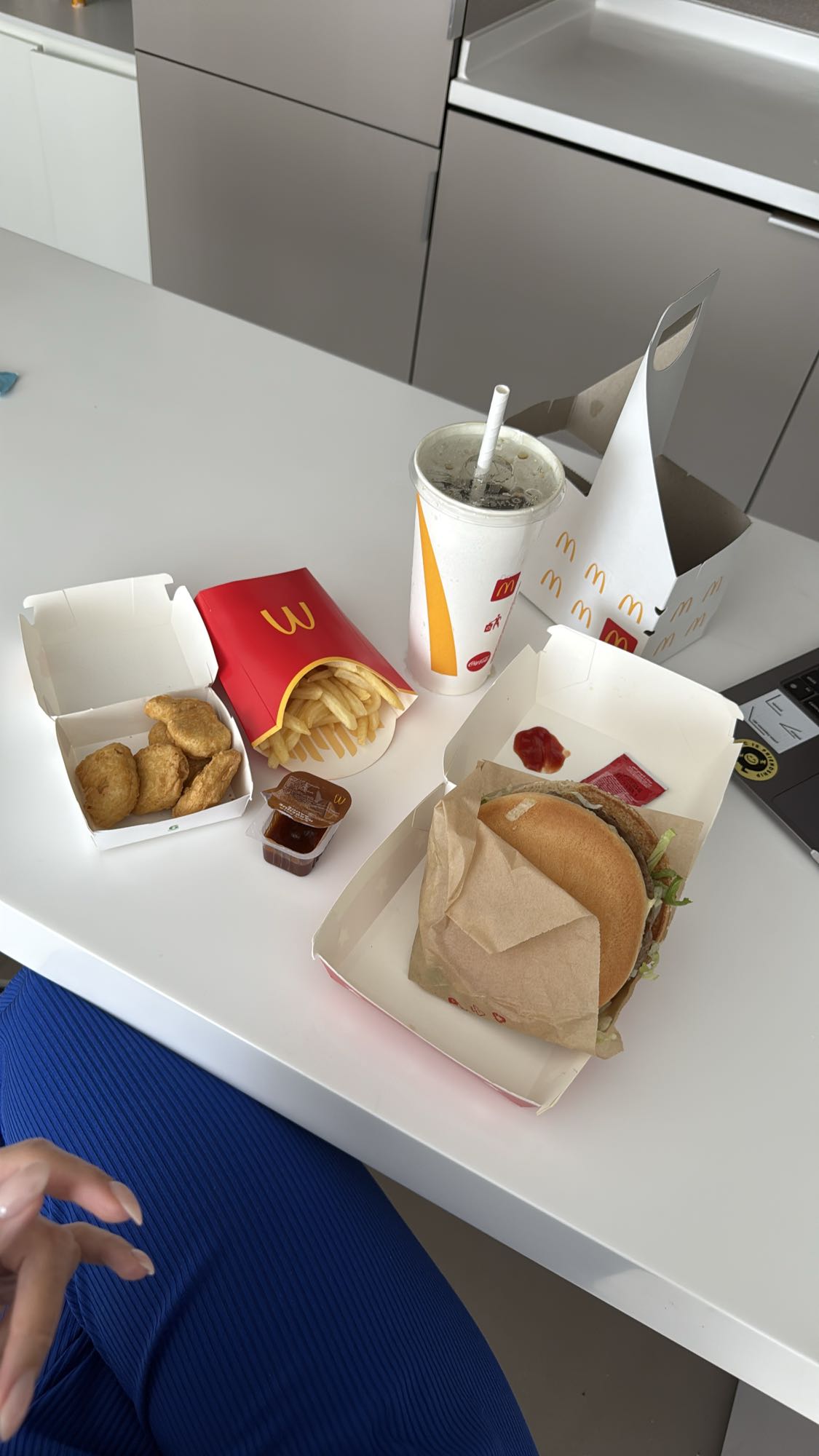 Макдоналдс обед