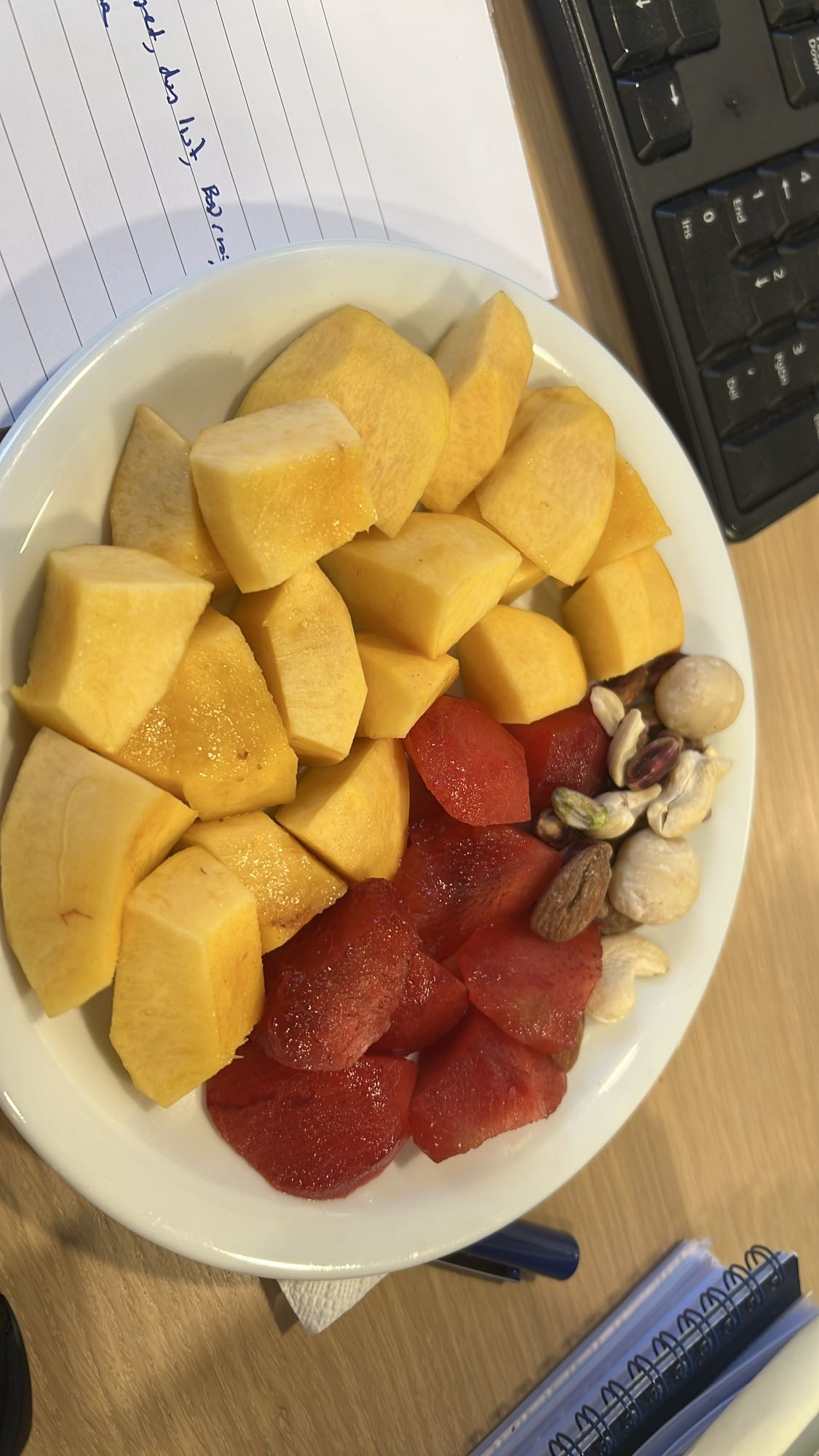 Φρουτοσαλάτα με ξηρούς καρπούς