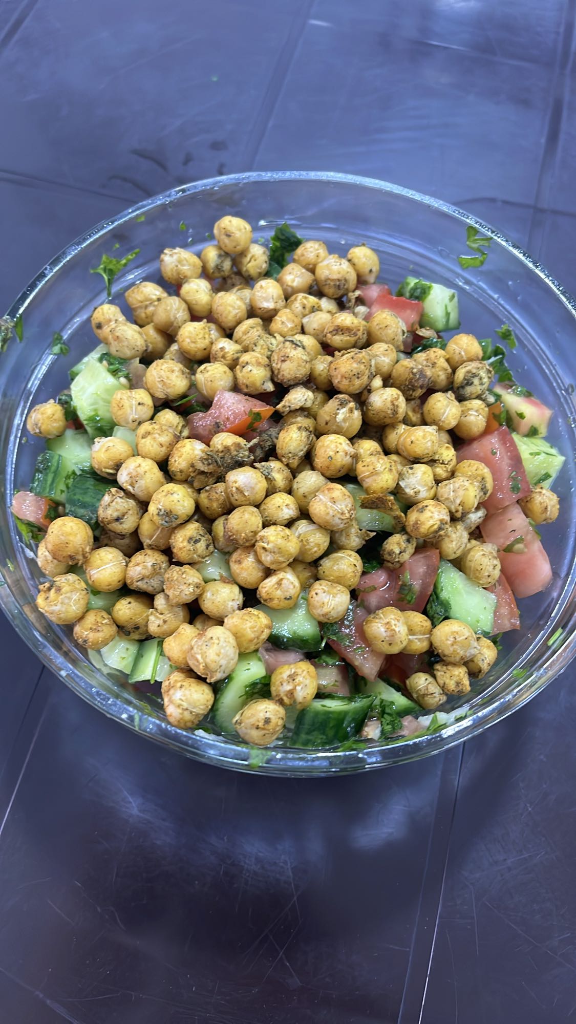 سلطة الحمص المحمص