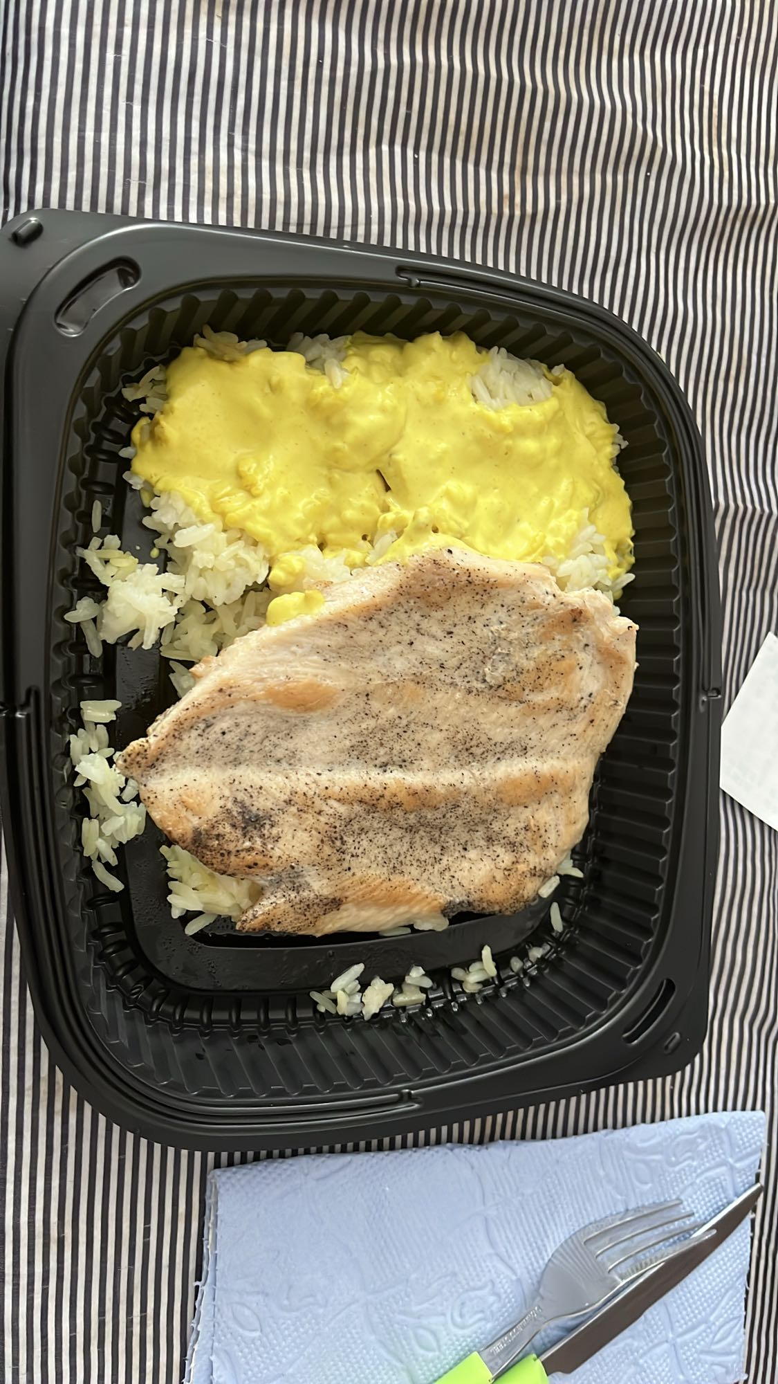 Пилешко с ориз и яйца