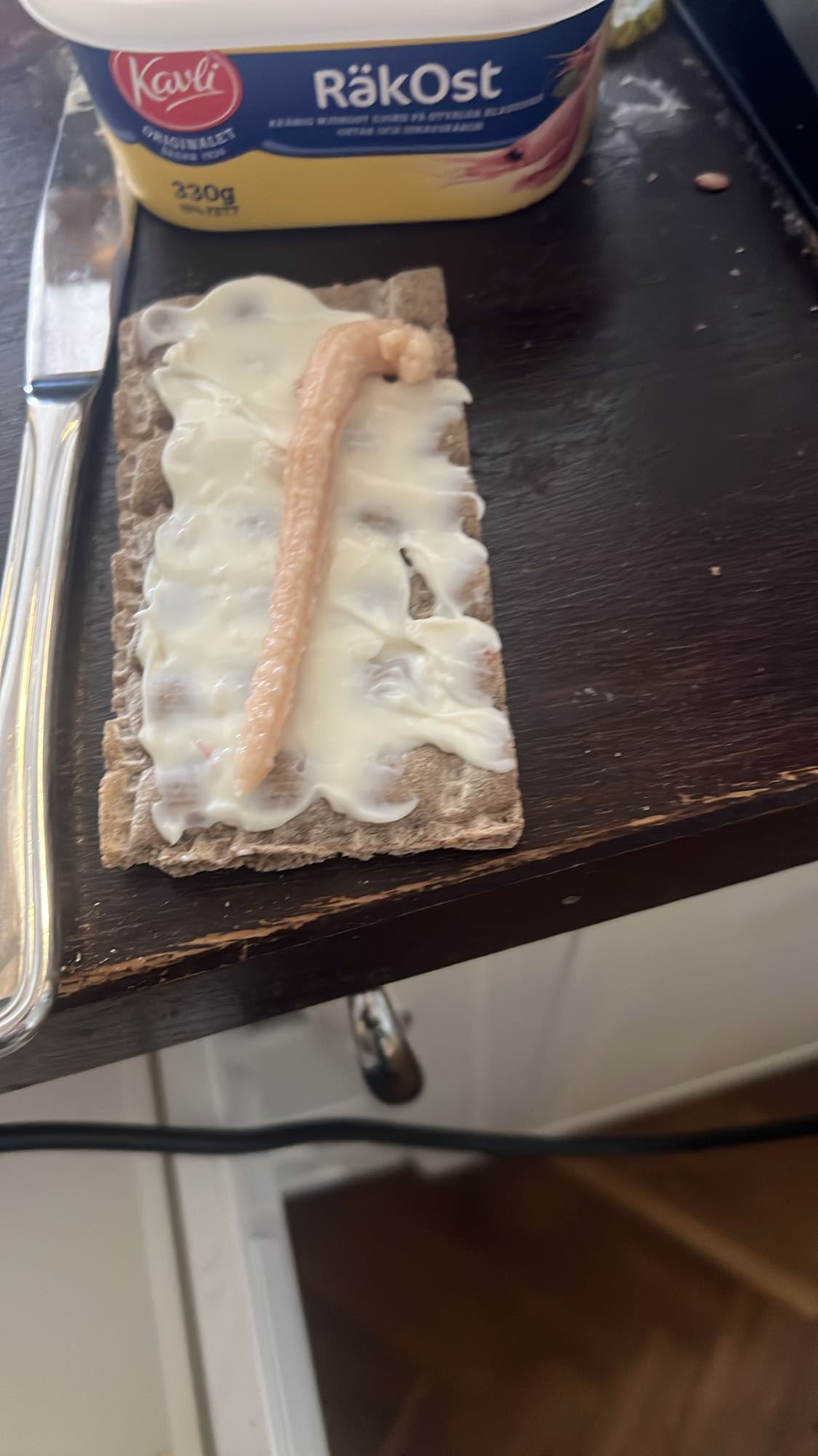 Knäckebröd med räkost