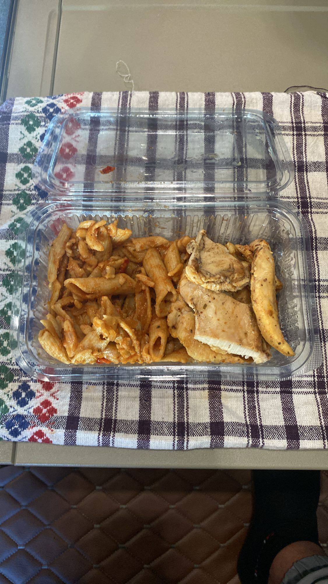 Paste cu piept de pui