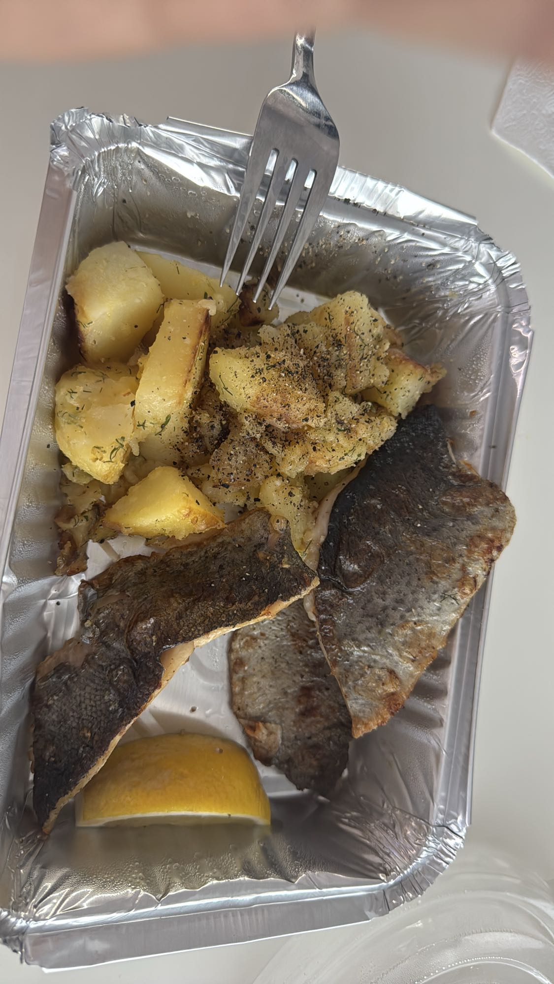 Grilled fish with potatoes