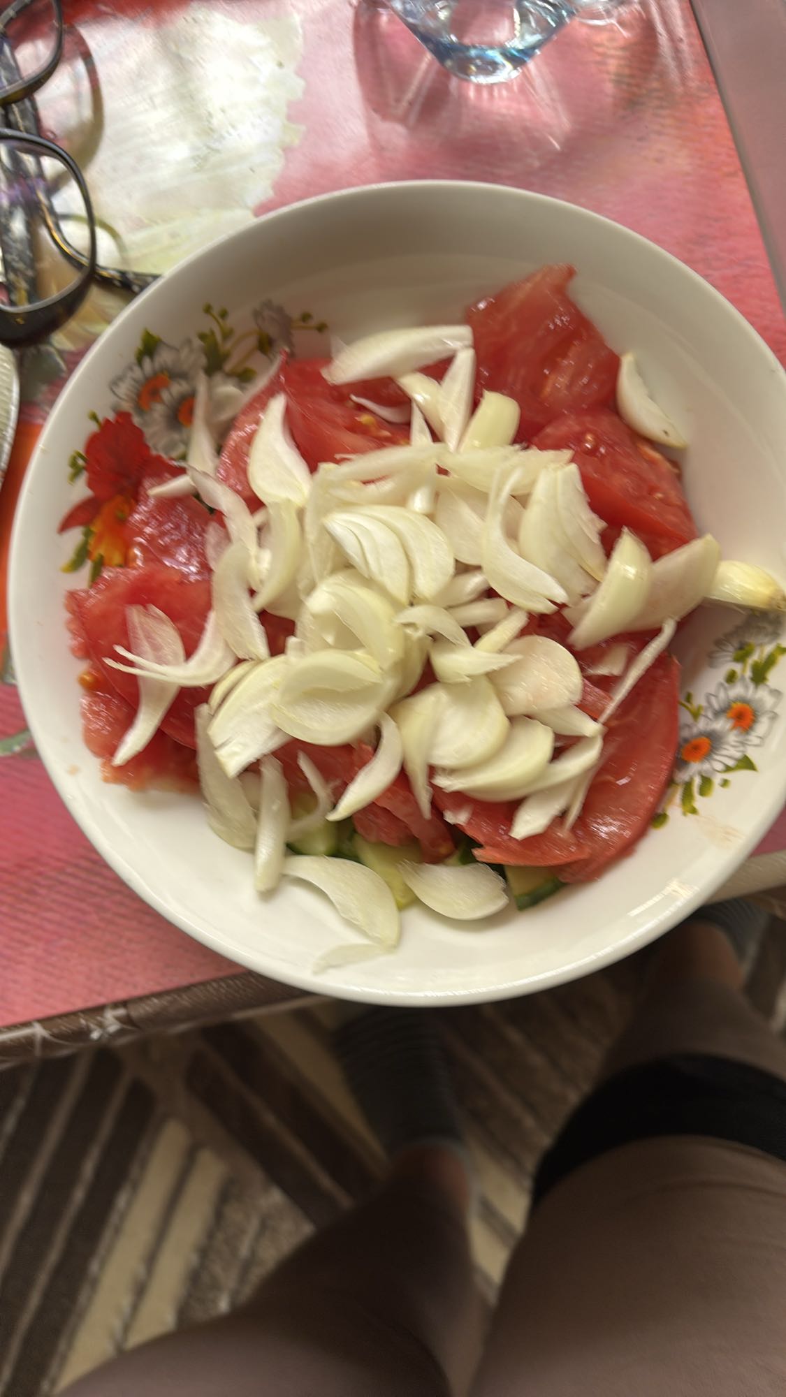 Salată de roșii și ceapă