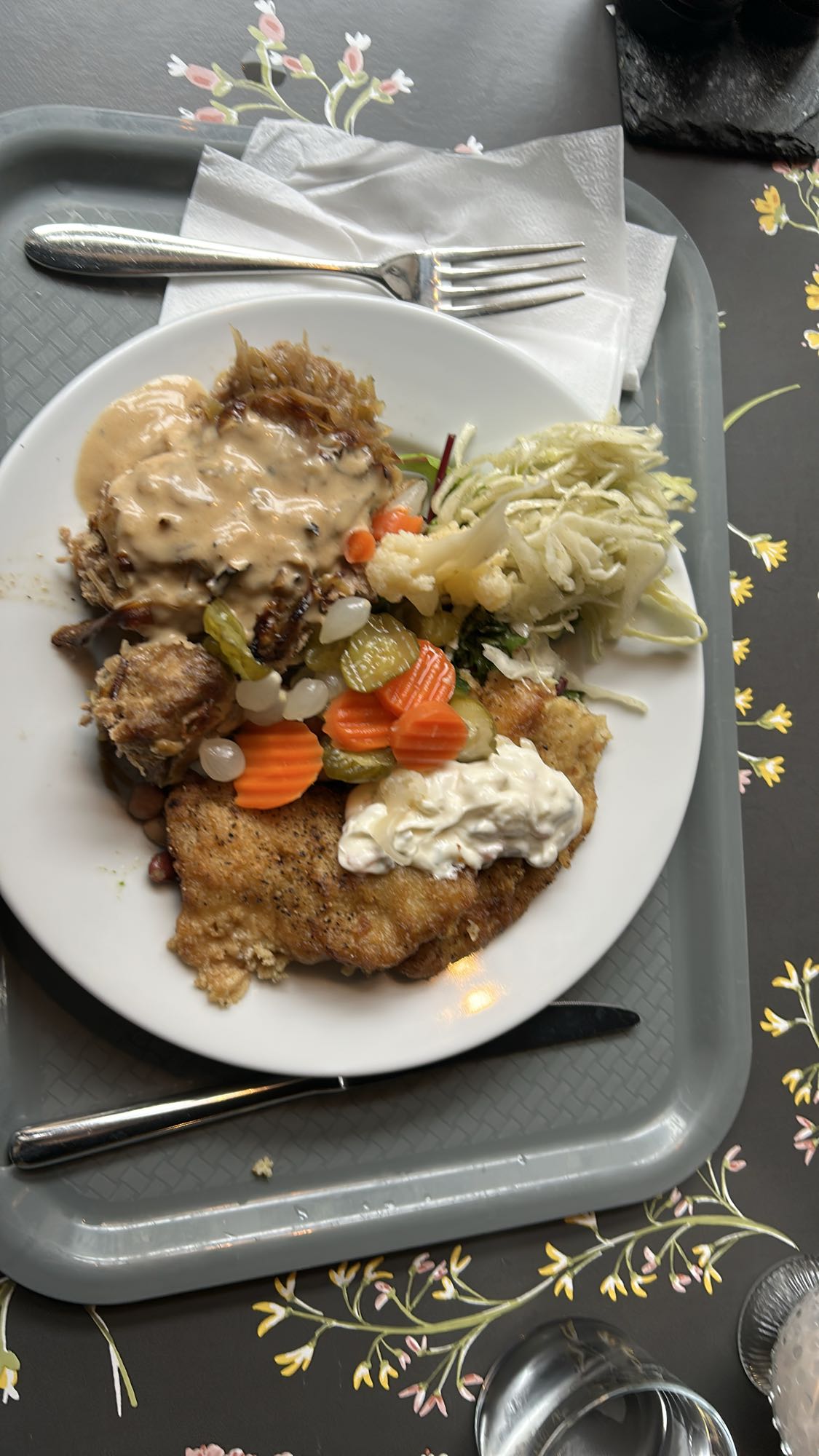 Schnitzel med sås & sallad