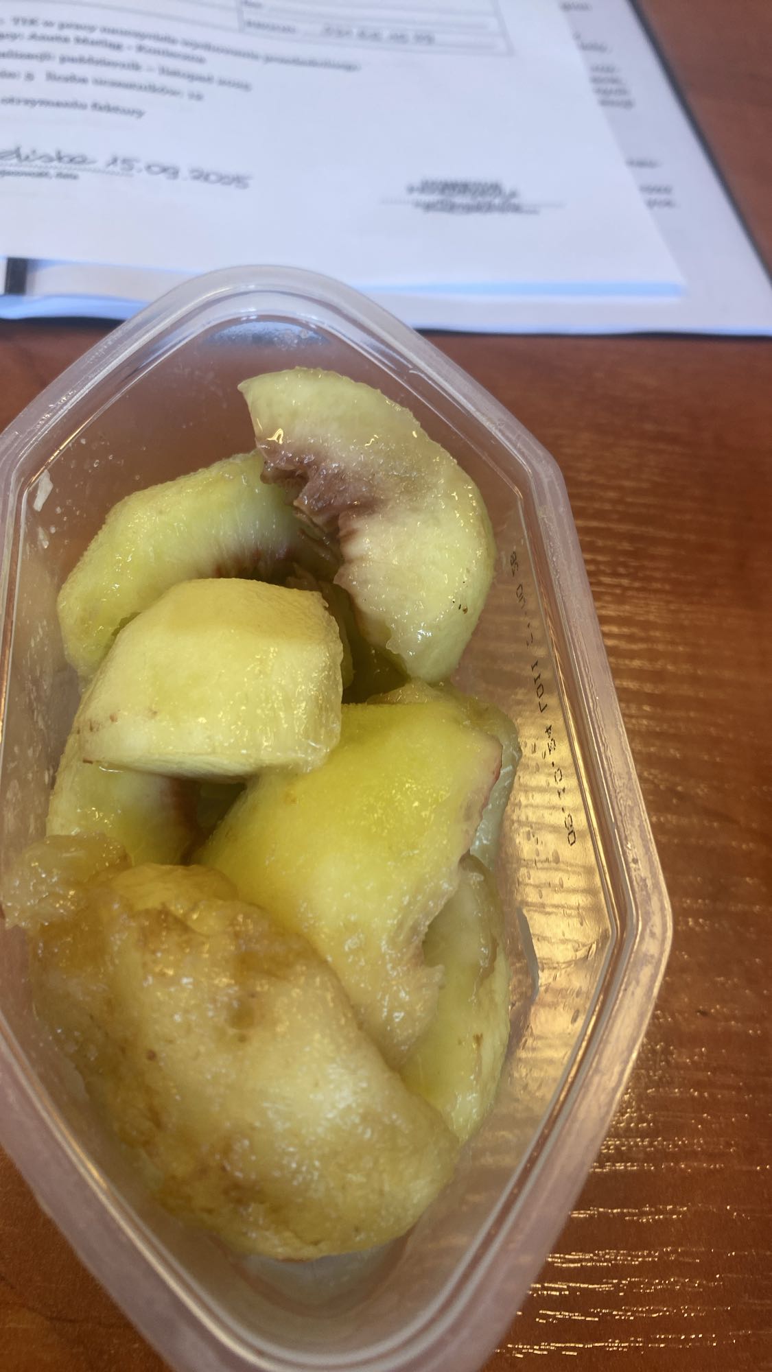 pokrojone brzoskwinie