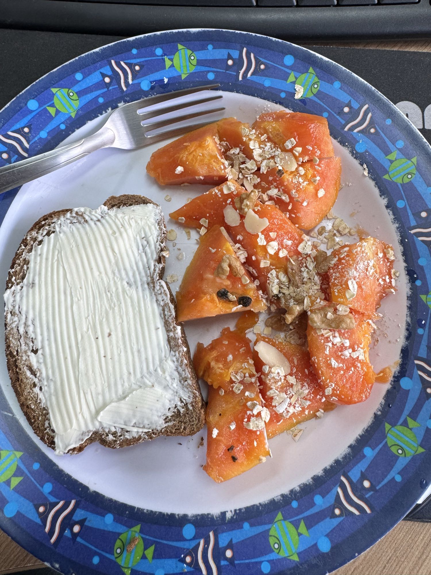 Pão integral e mamão