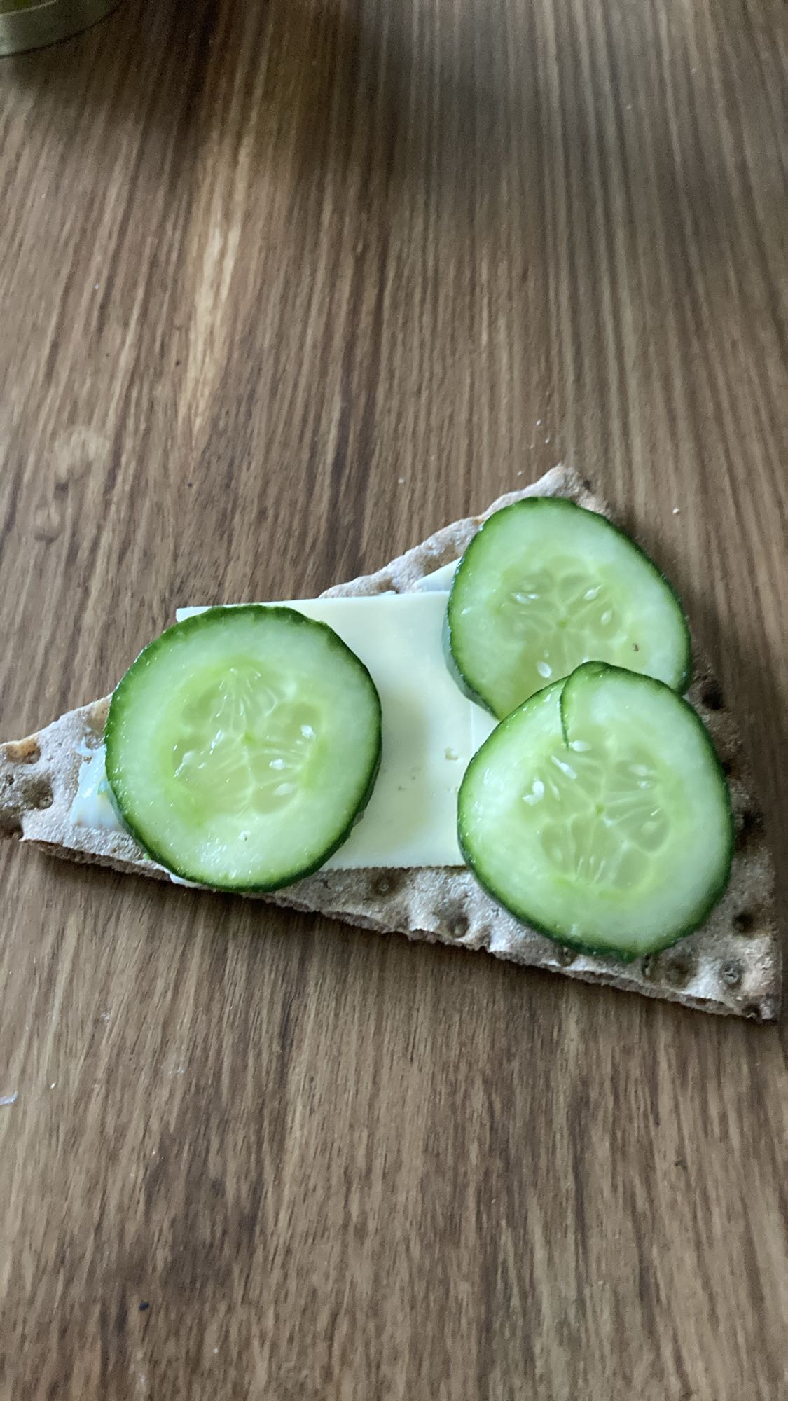 Knäckebröd med ost & gurka