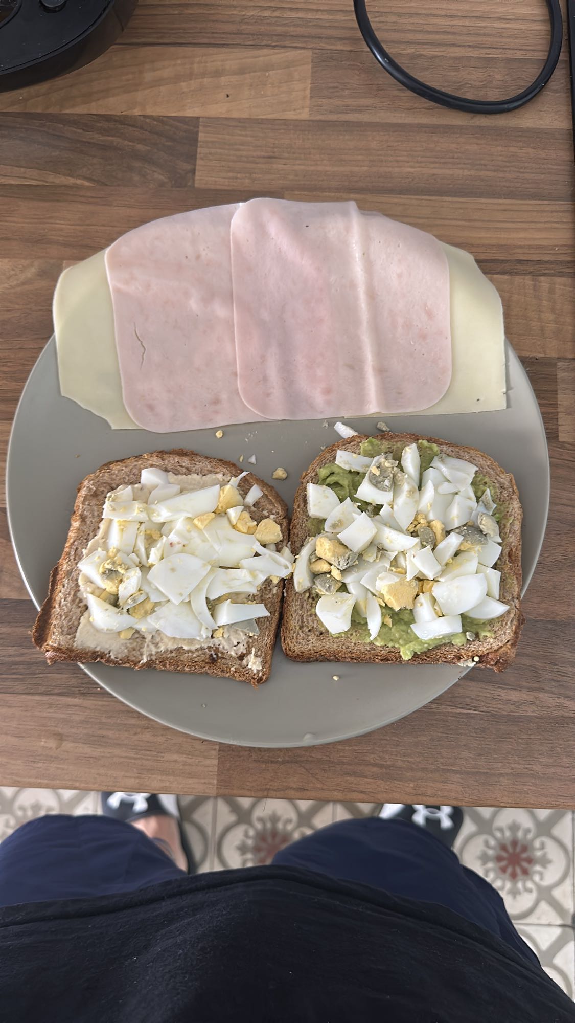 Tostadas con huevo y fiambre