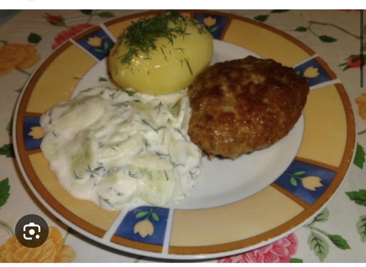 Kotlet z ziemniakiem i mizerią