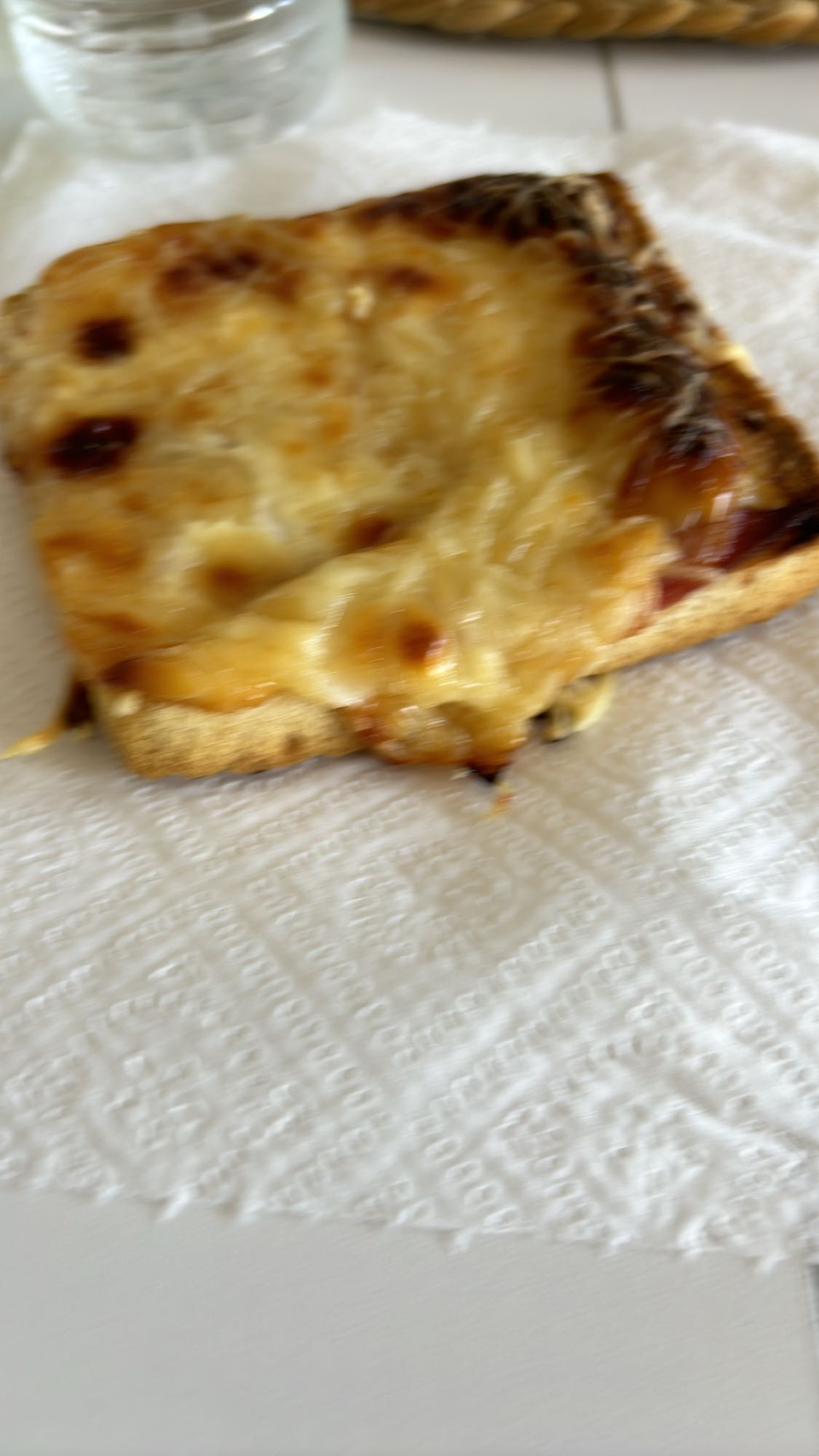 Toast au fromage fondu