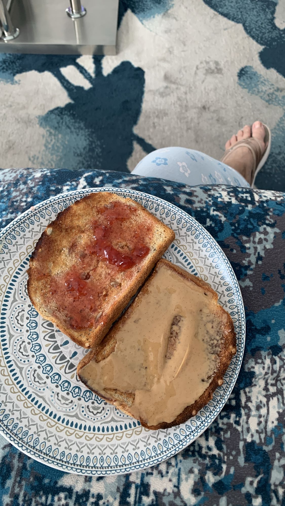 Tartine beurre de cacahuète et confiture