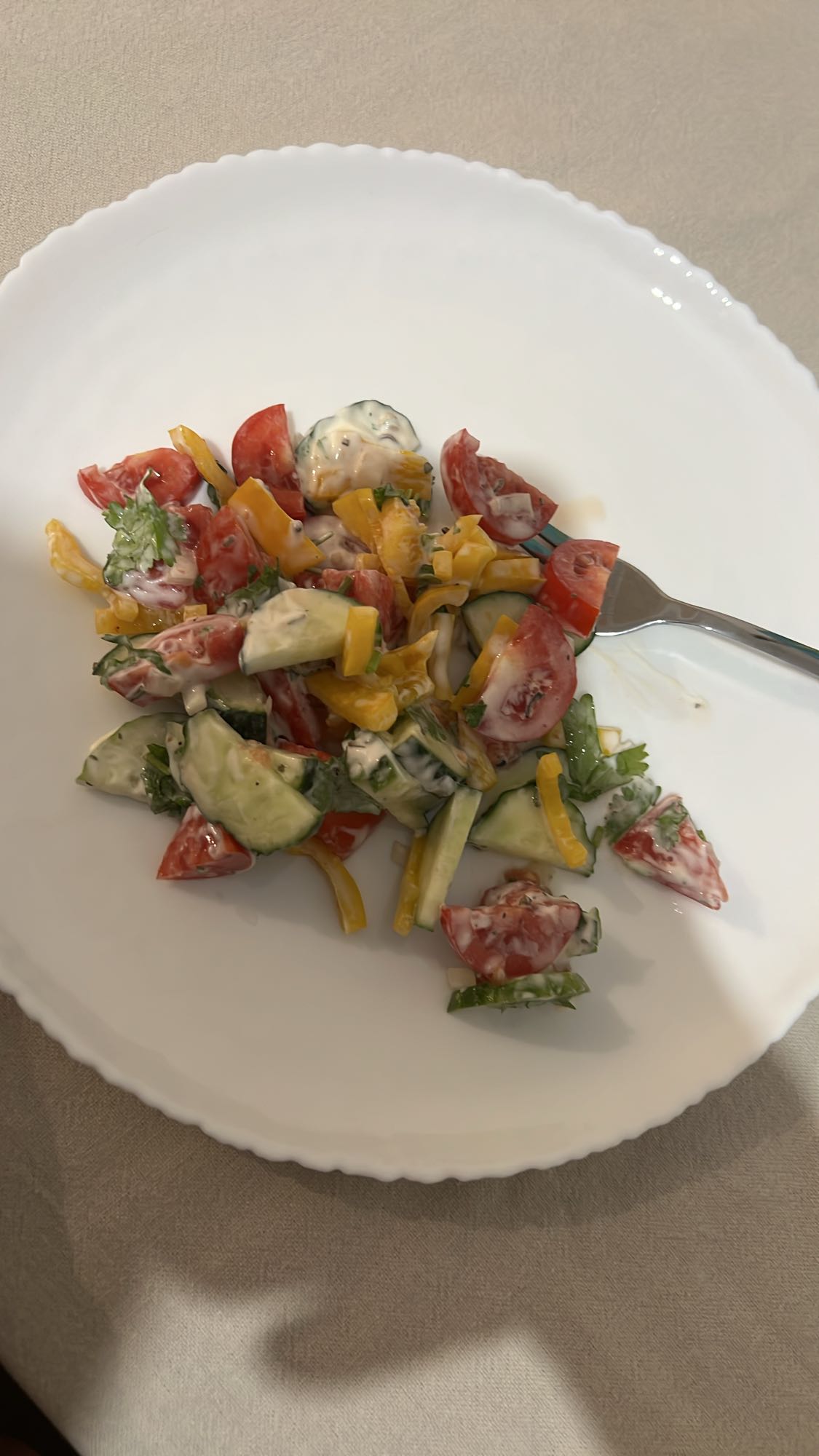 թարմ բանջարեղենով աղցան