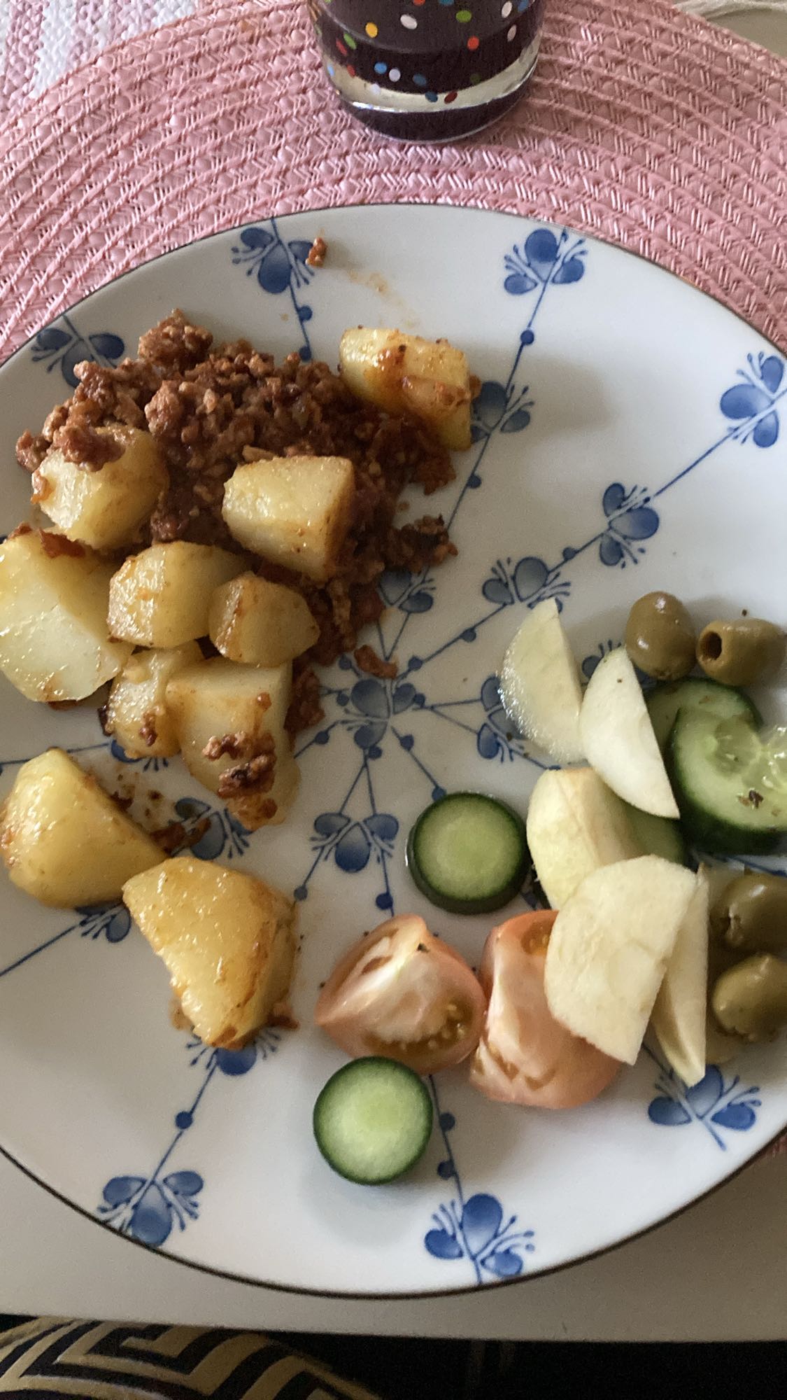 Potatis med köttfärs & sallad