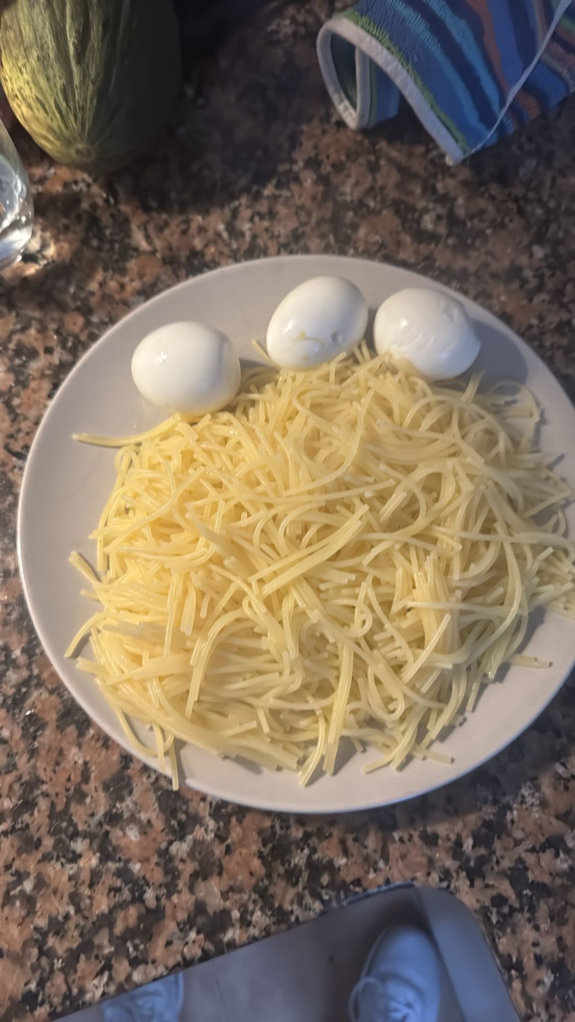 Huevos cocidos con pasta