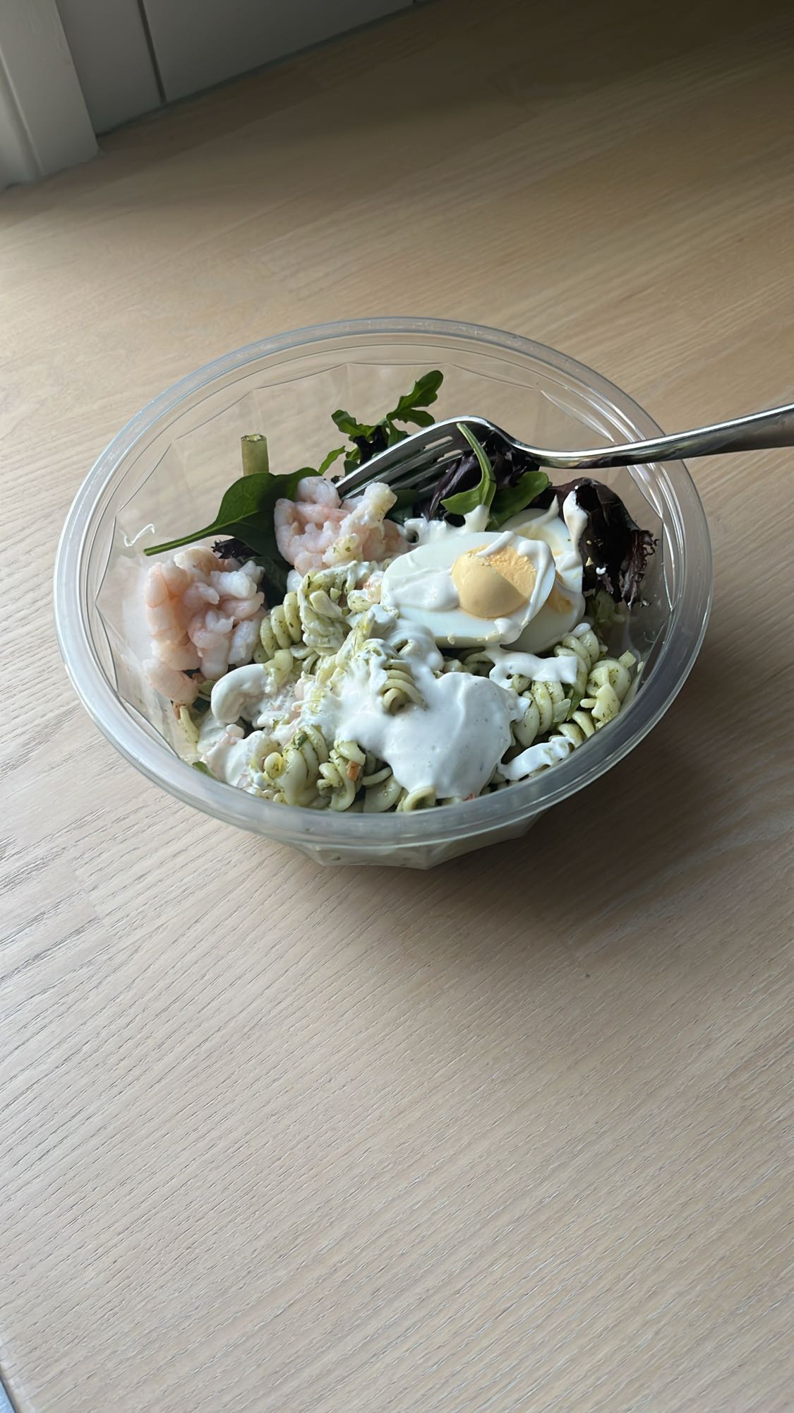 Pastasallad med räkor & ägg